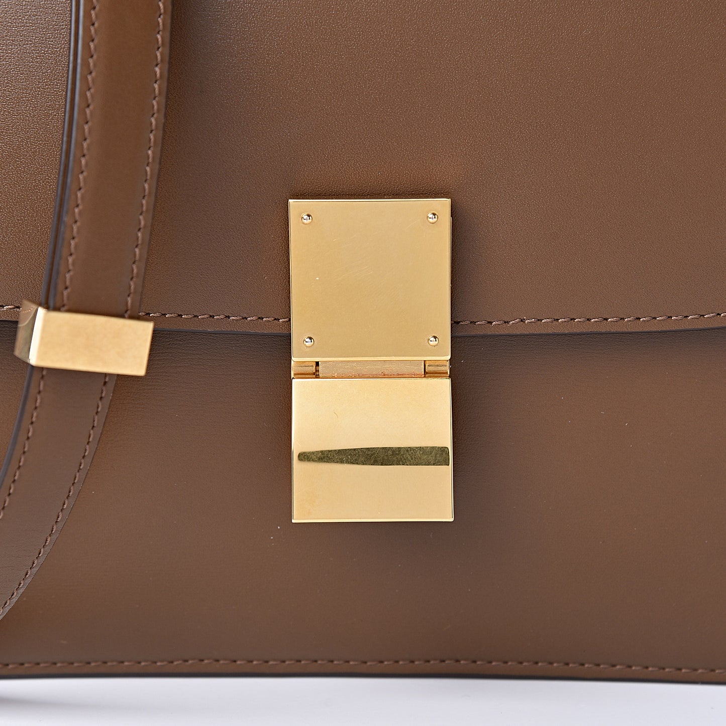 Box Calfskin Medium Classic Box Flap Bag Camel