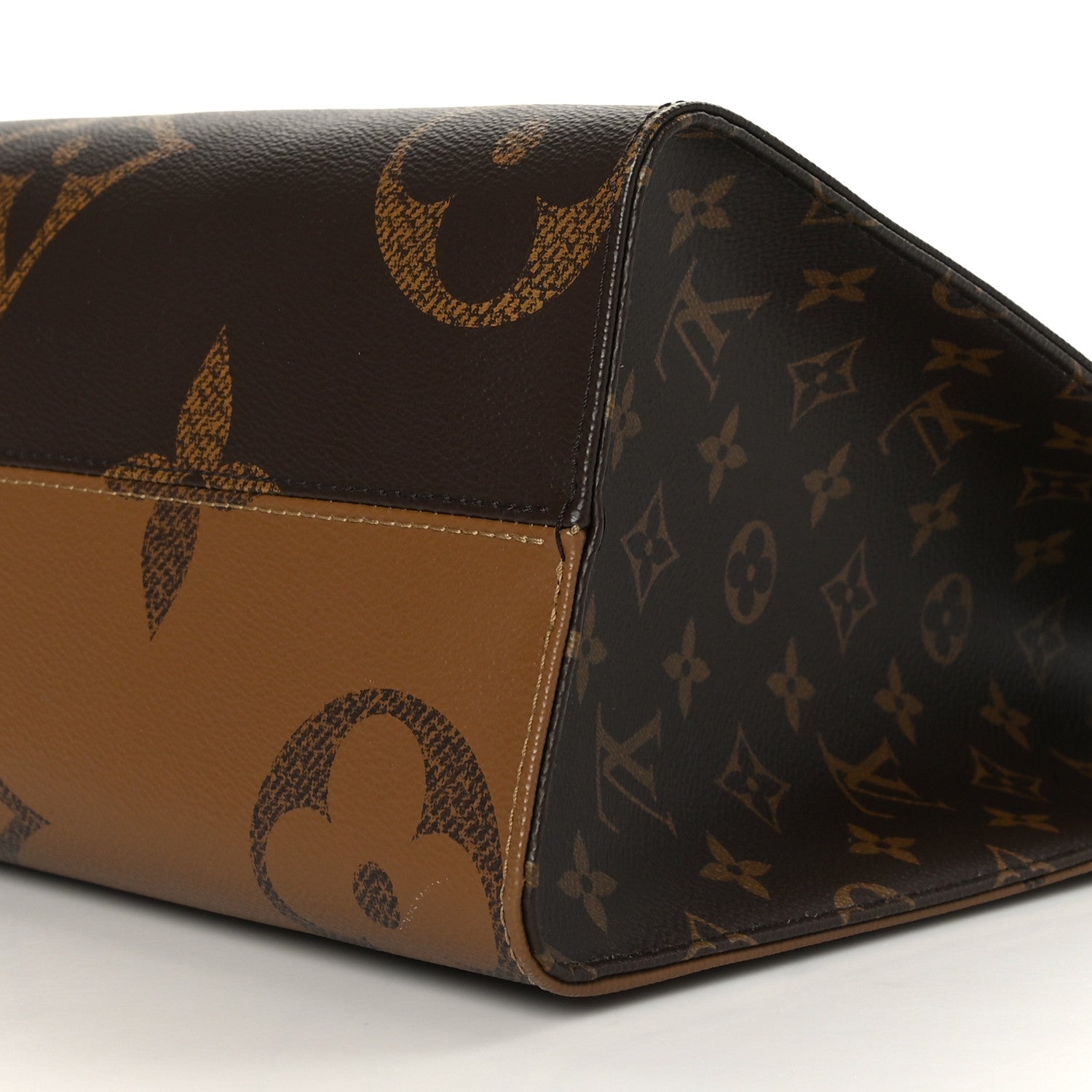 Louis Vuitton Reverse Monogram Giant Onthego MM 8 of 8