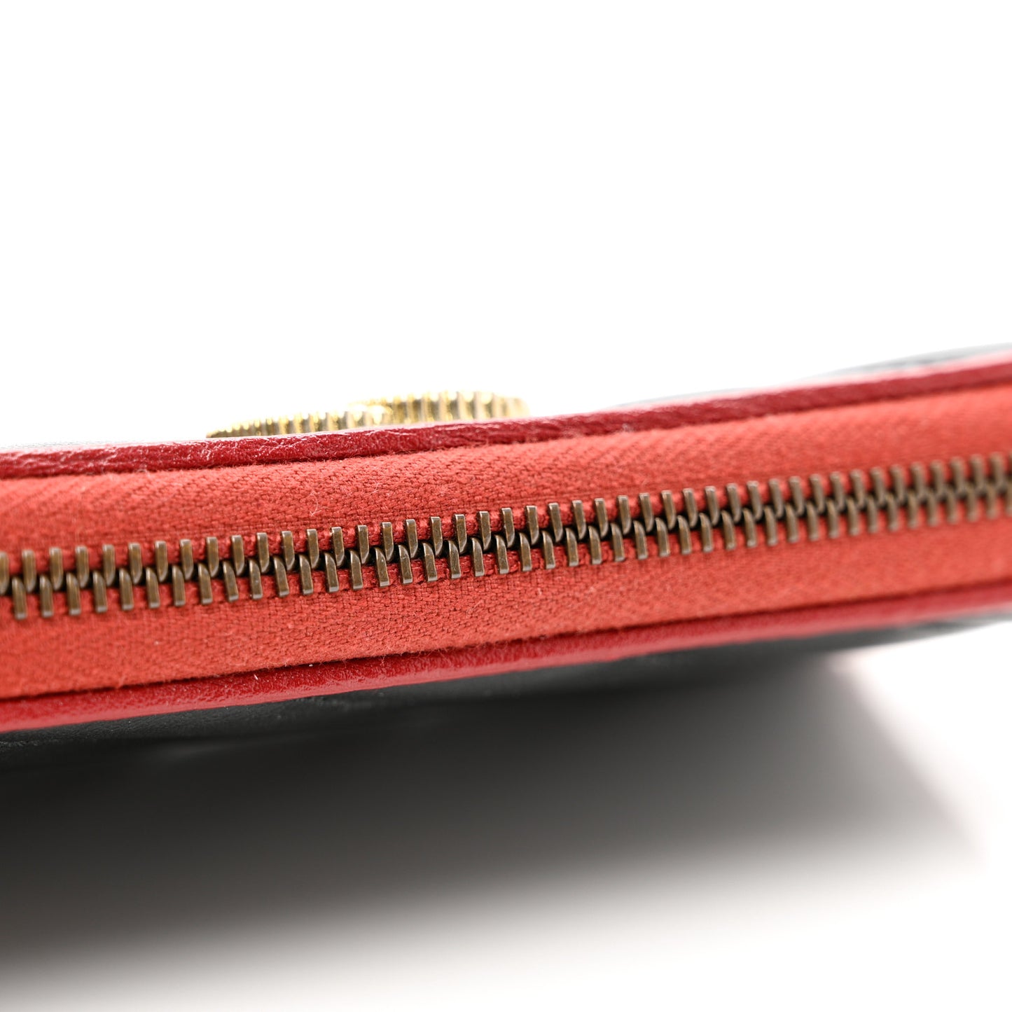 Vintage Effect Calfskin Matelasse Diagonal Torchon GG Marmont Zip Around Wallet Black Romantic Cherry