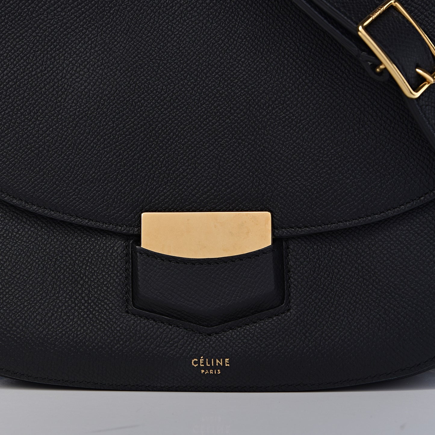 Grained Calfskin Medium Trotteur Black