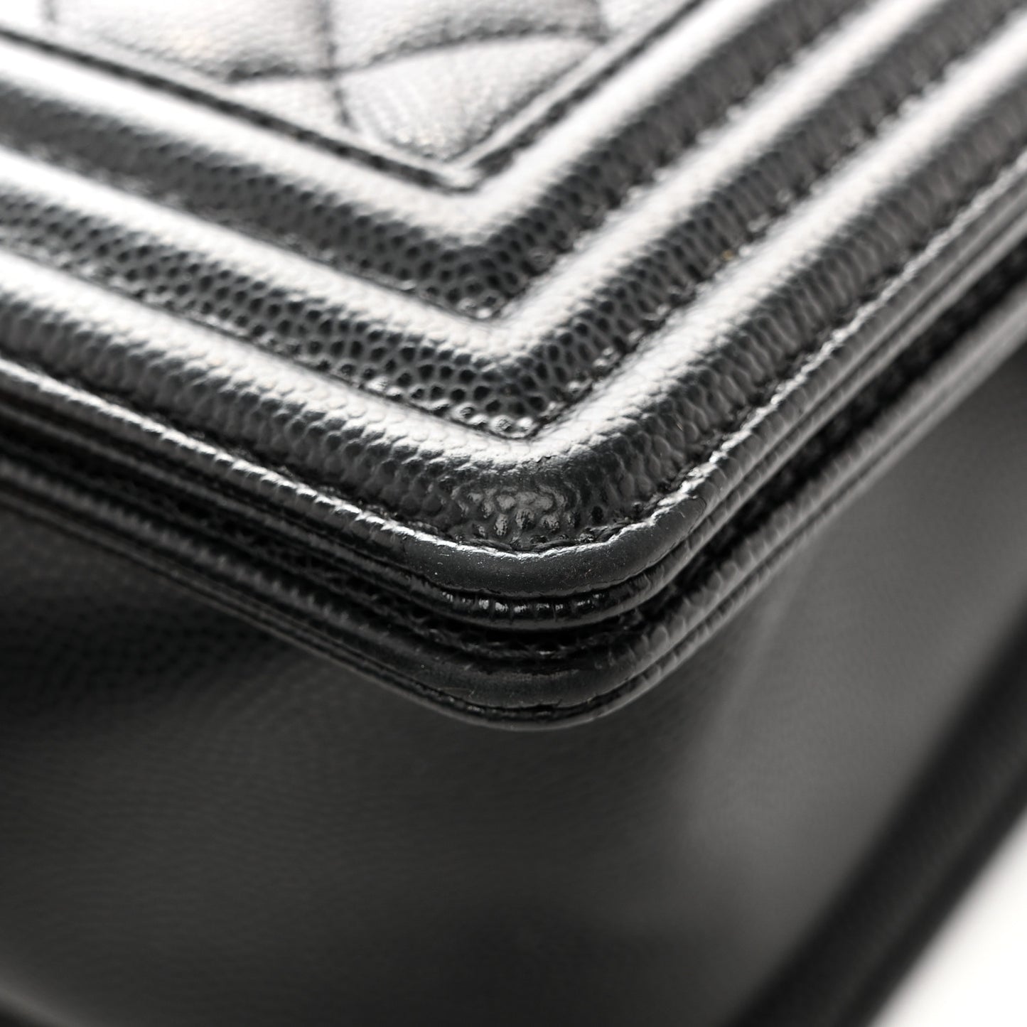 Caviar Quilted Medium Boy Flap Black