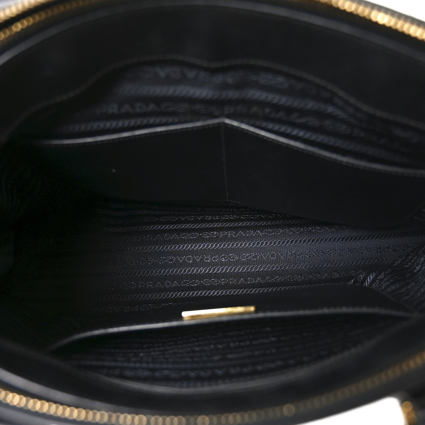 Saffiano Medium Galleria Double Zip Tote Black