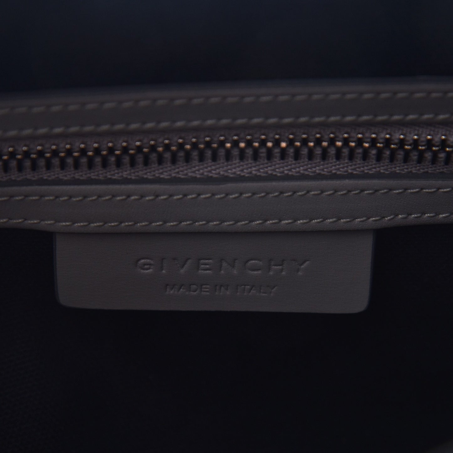 Shiny Lord Calfskin Medium Antigona Pearl Grey