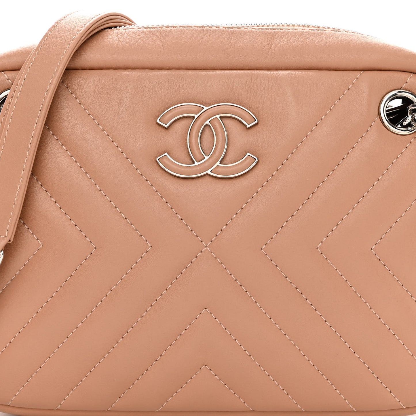 Lambskin Diagonal Chevron Quilted Tassel Camera Case Case Beige