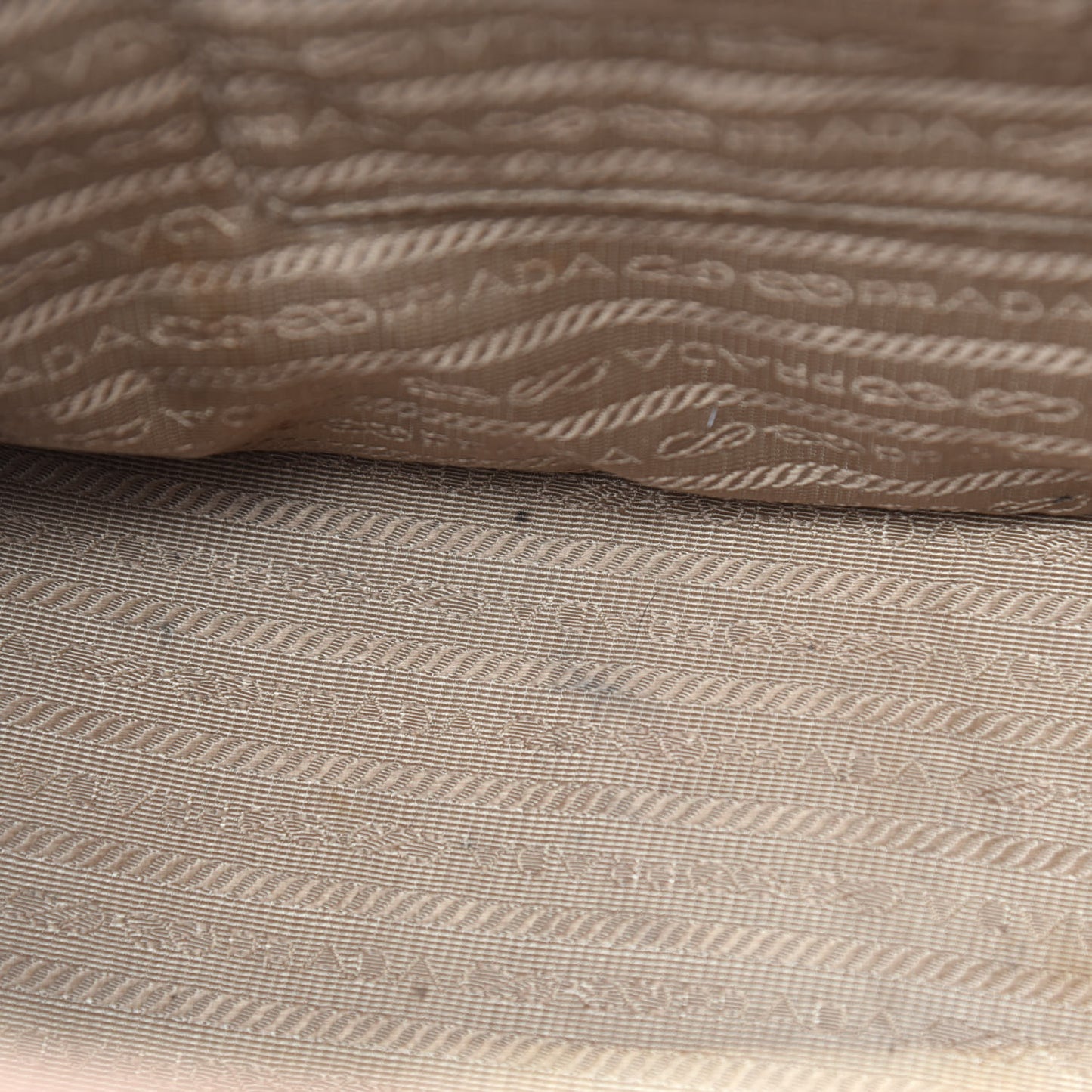 Saffiano Medium Galleria Double Zip Tote Cammeo