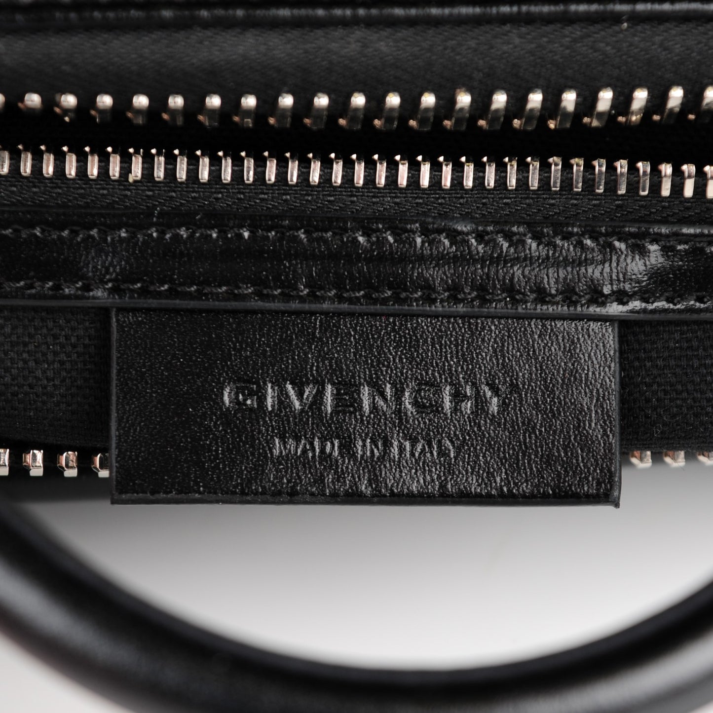 Buffed Calfskin Medium Antigona Black