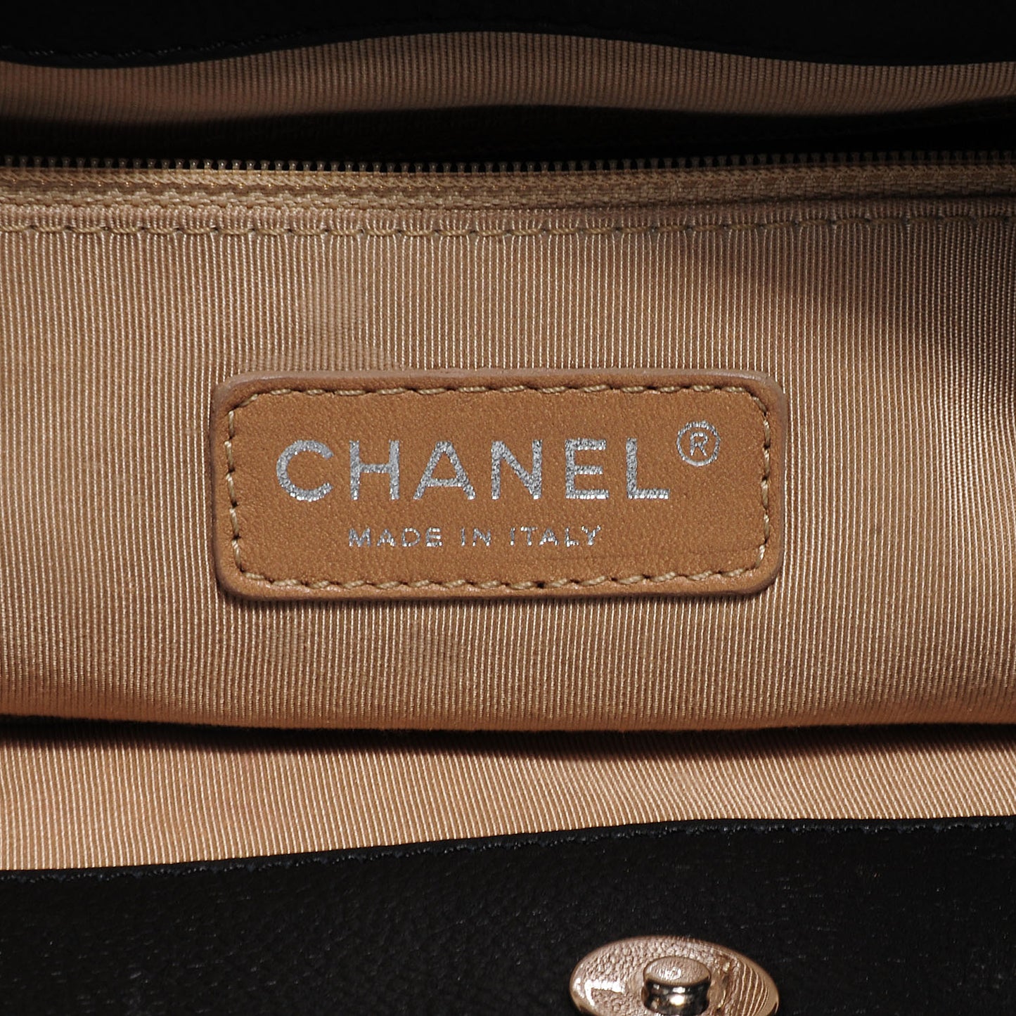 Caviar Expandable Zip Shoulder Bag Black