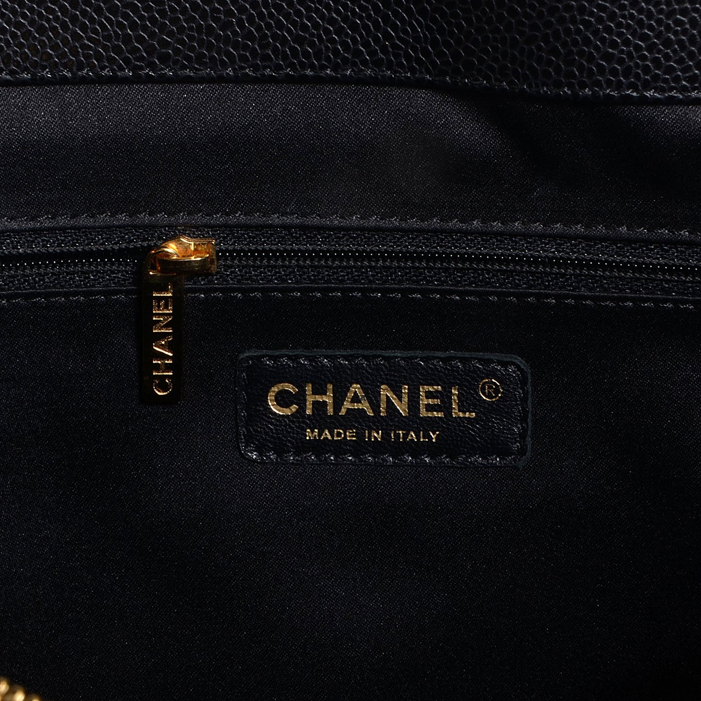 Caviar XL Grand Shopping Tote GST Black