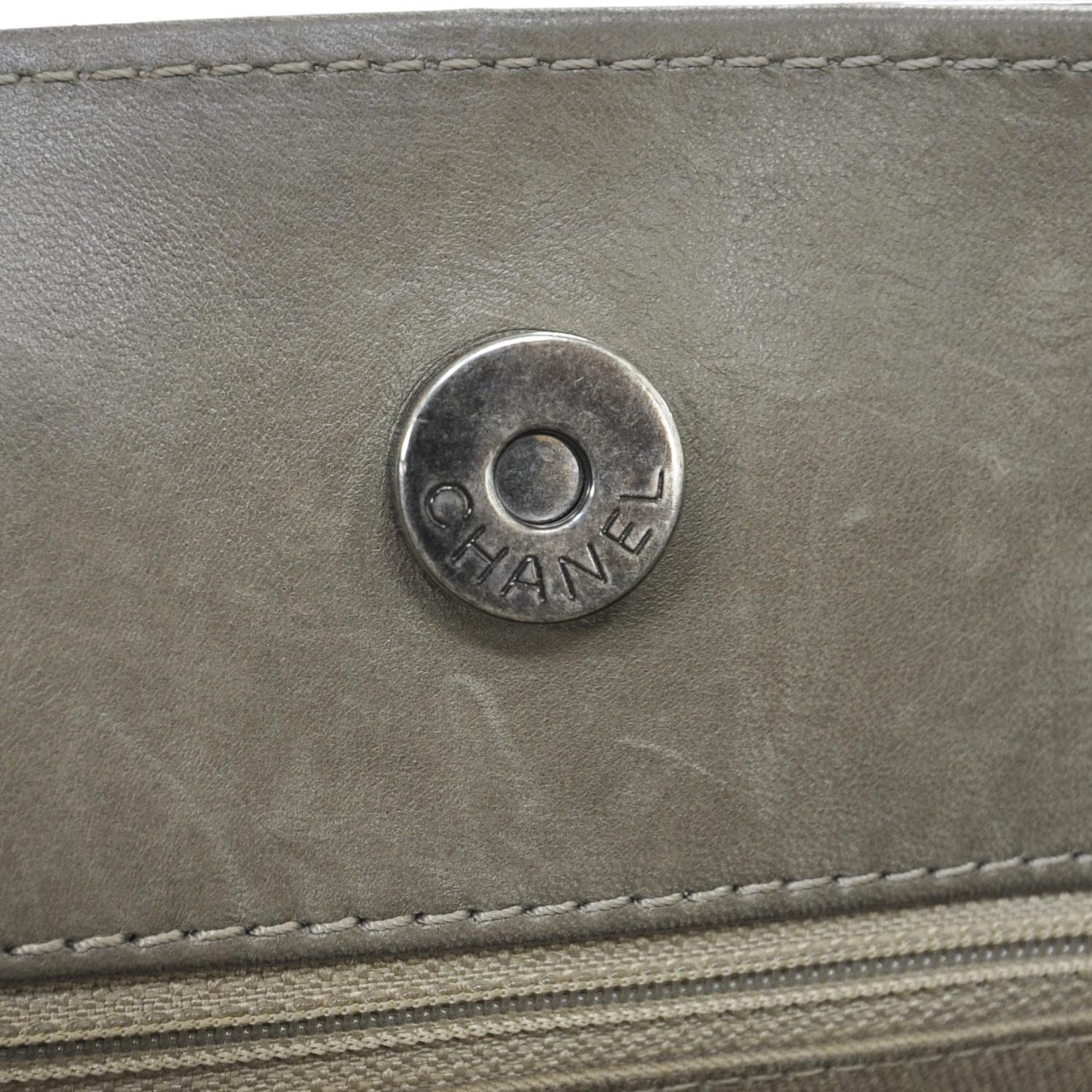 Patent Quilted Reissue 2.55 Tote Khaki