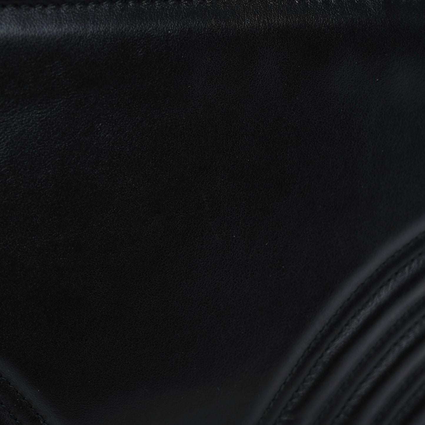 Calfskin Matelasse Medium GG Marmont Shoulder Bag Black