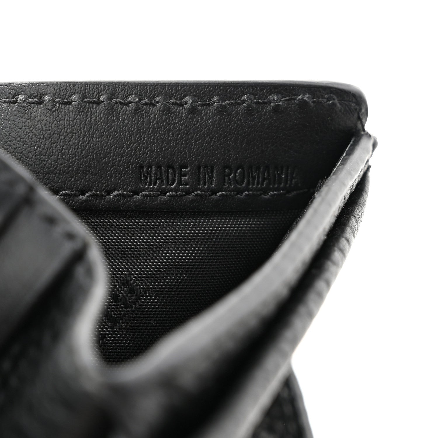 Burberry Soft Grained Calfskin Logo Embossed Lakeside Wallet Black 7 of 9