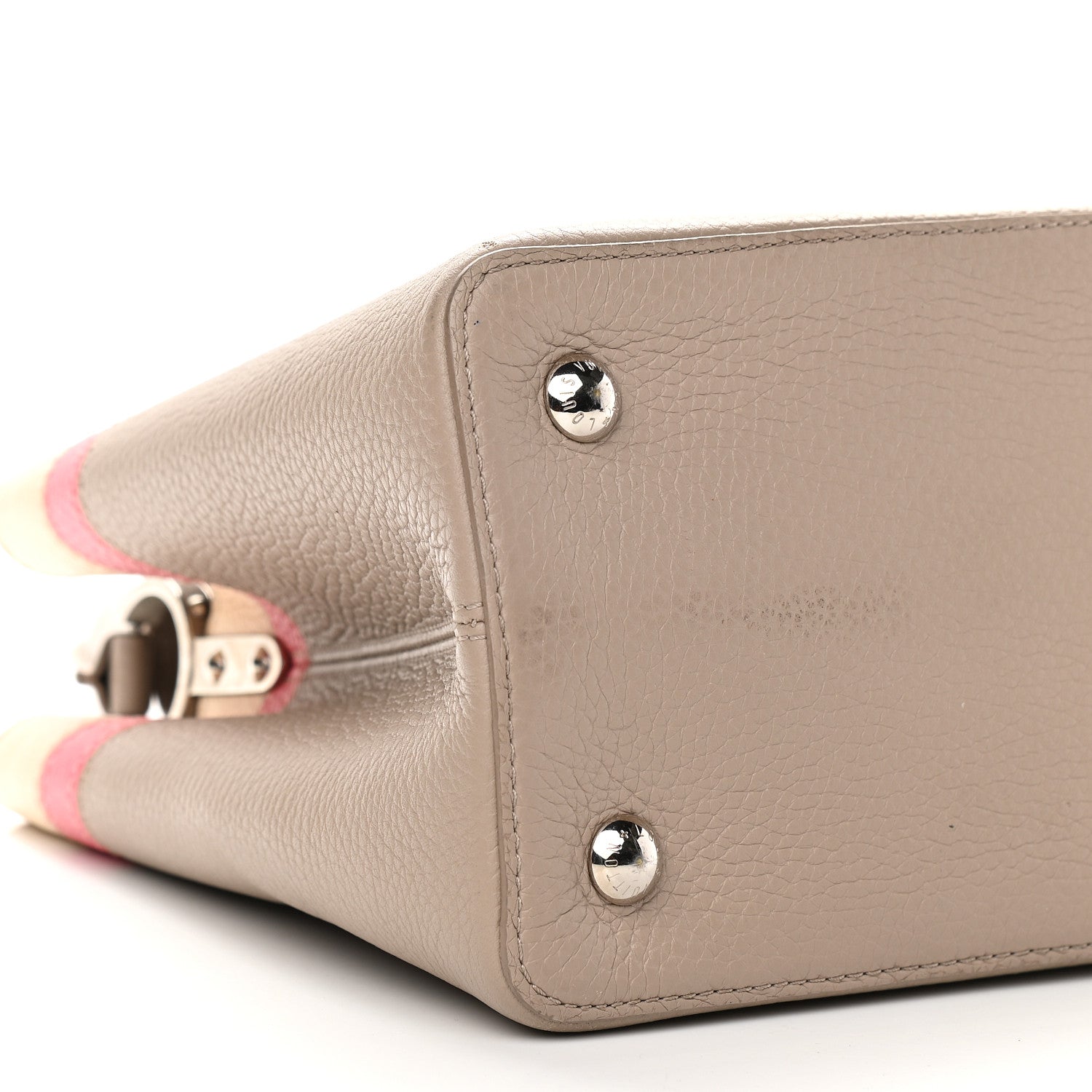 Louis Vuitton Taurillon Capucines MM Galet Coral Pebble 8 of 13