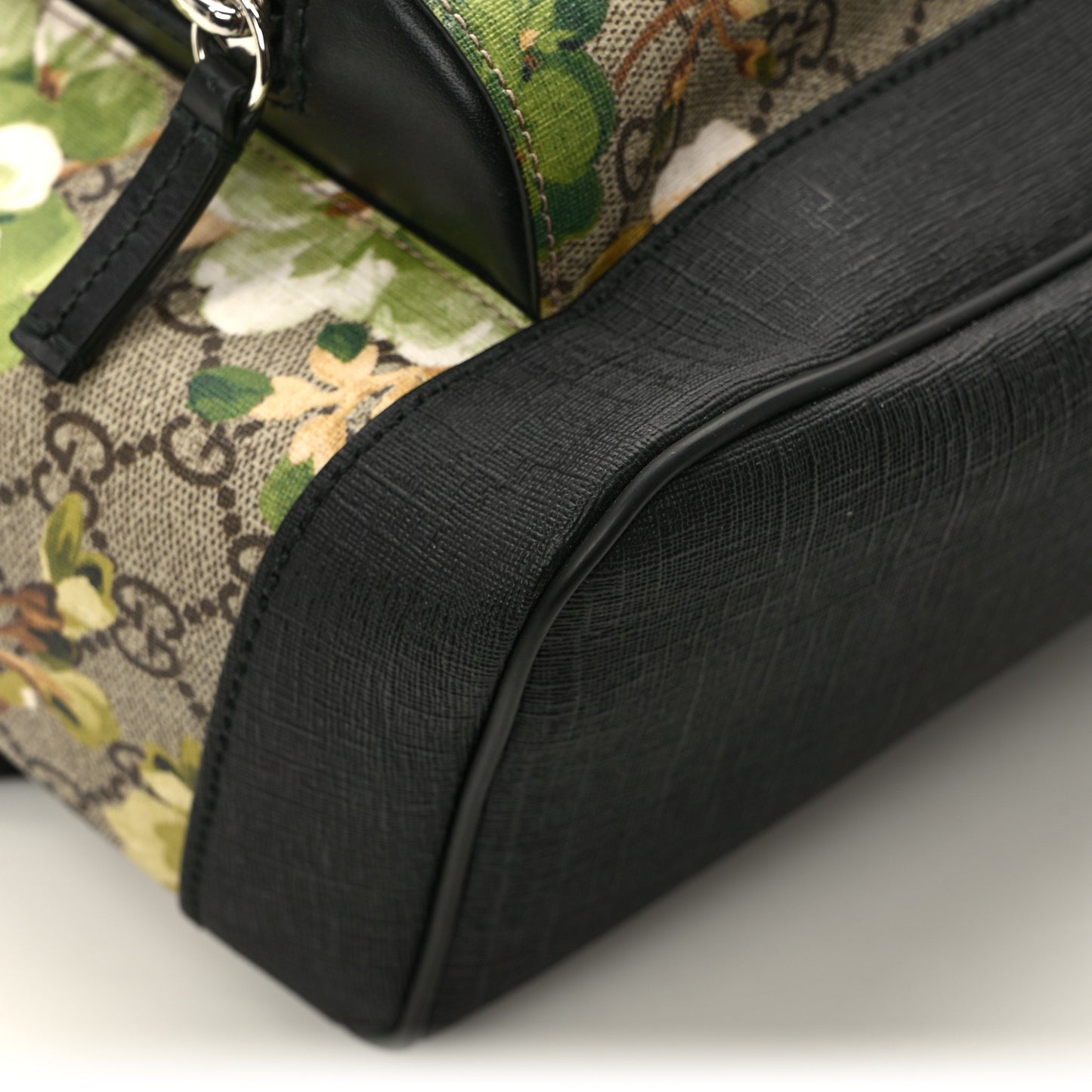GG Supreme Monogram Blooms Medium Day Backpack Beige New Military Black