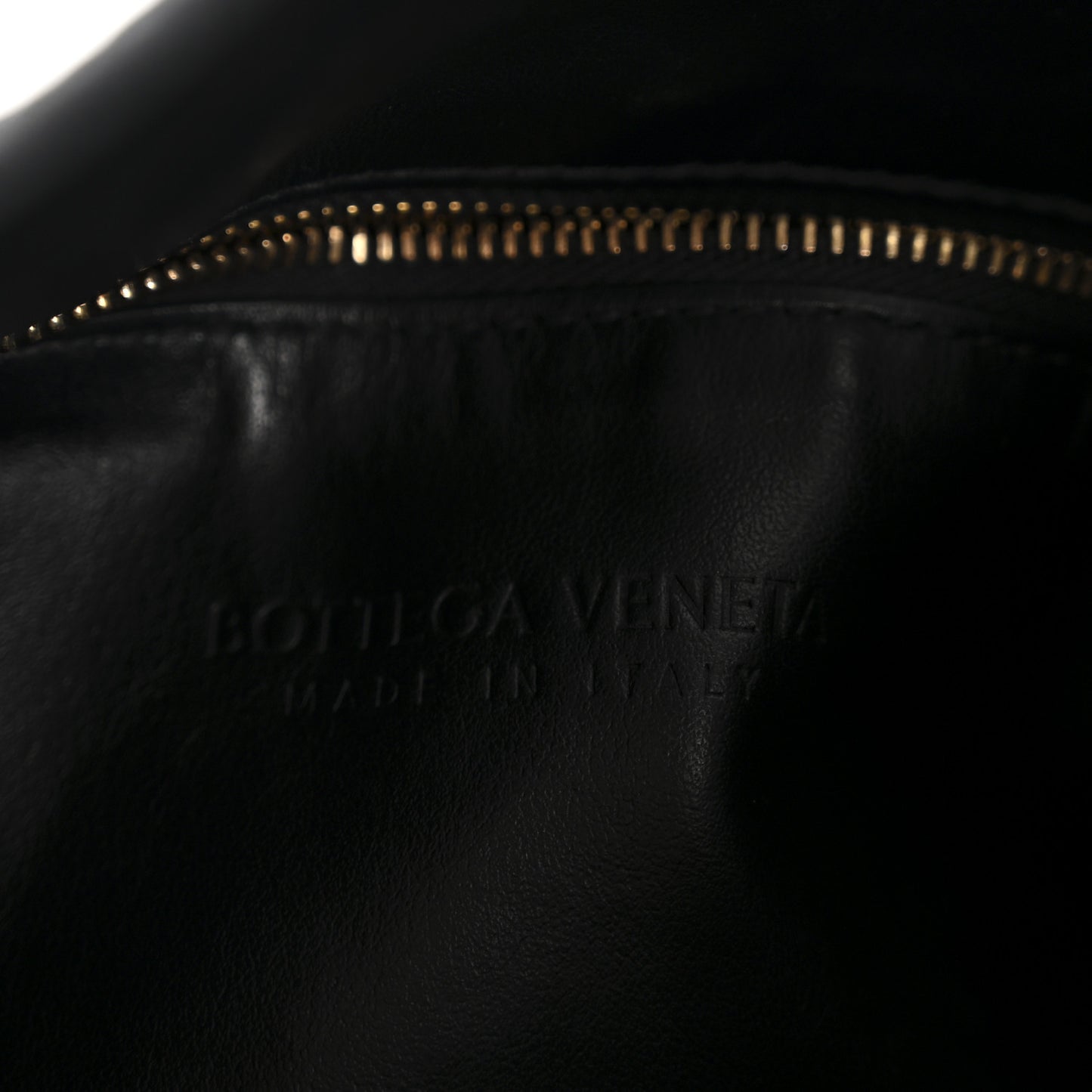 Calfskin Intrecciato Small Hop Black
