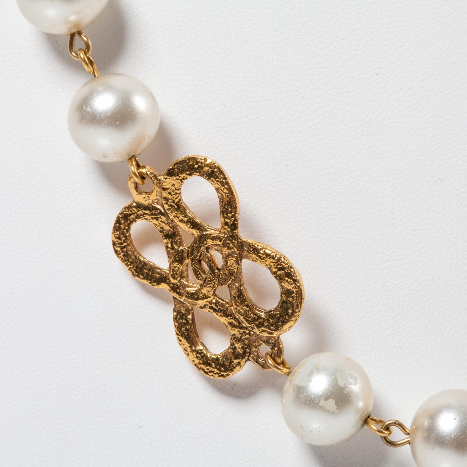 Chanel Pearl Necklace Gold 3 of 5