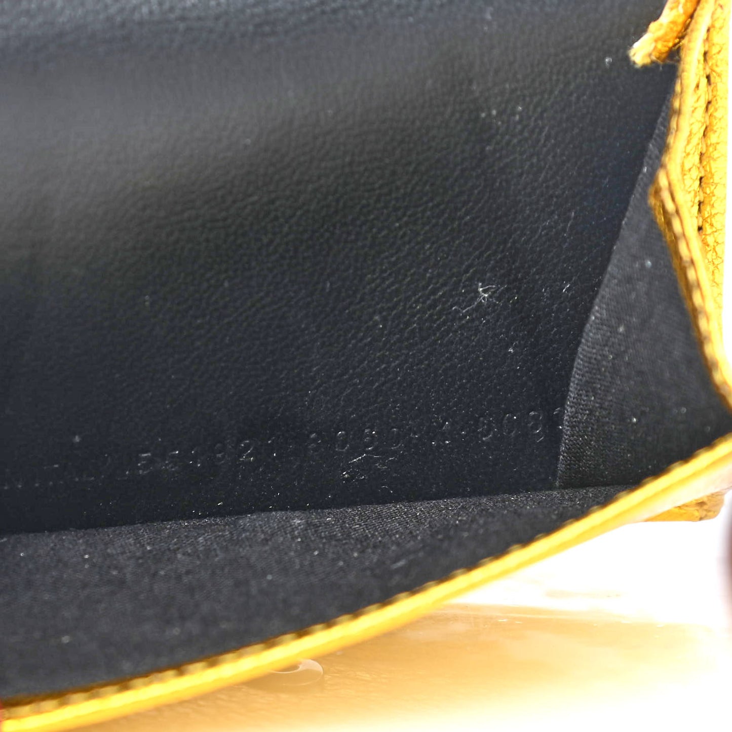 Metallic Goatskin Logo Mini Everyday Wallet Oro Black