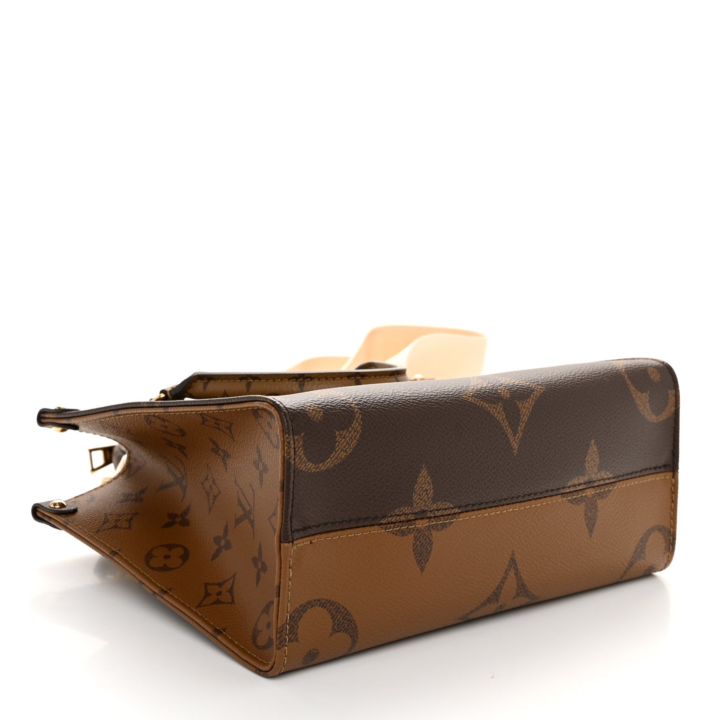 Reverse Monogram Giant Onthego PM