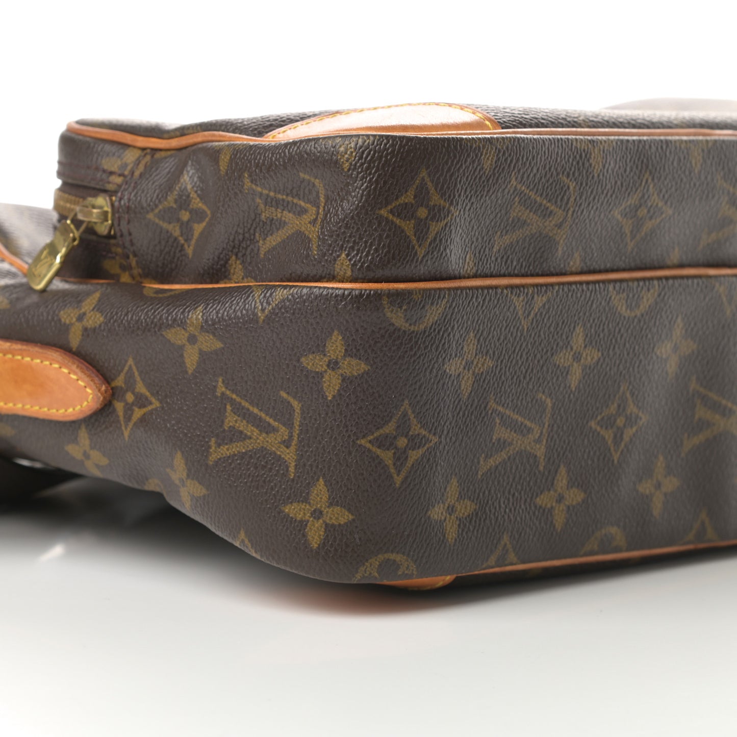 Monogram Nil 28