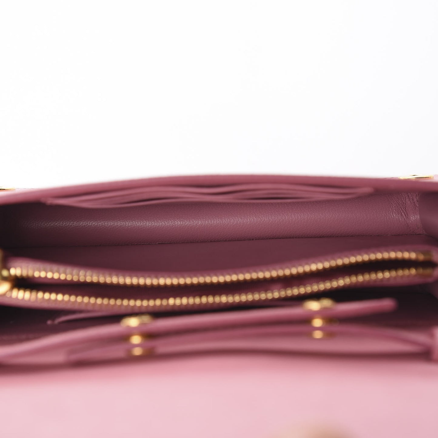 Saffiano Lux Chain Wallet Petalo