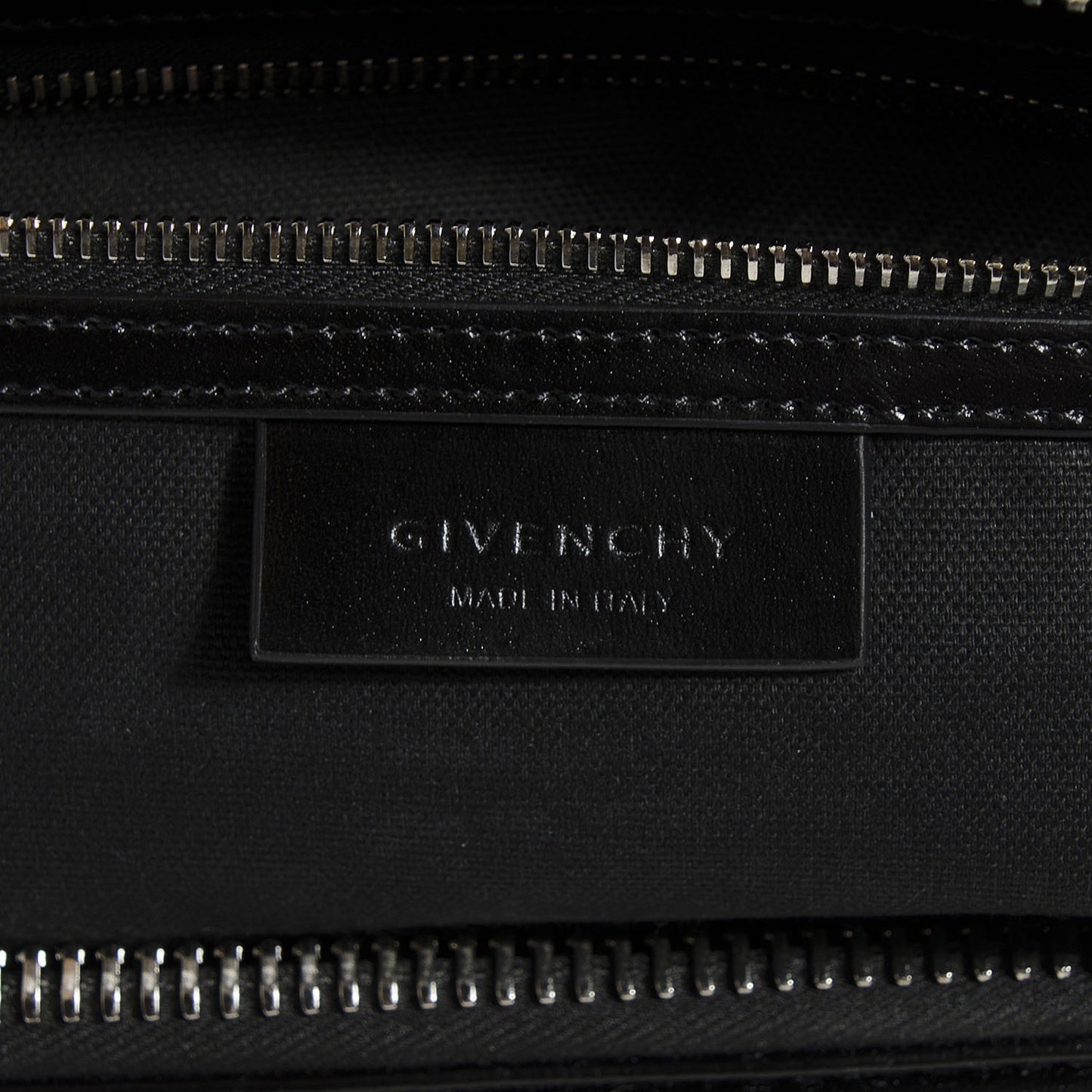 Shiny Lord Calfskin Medium Antigona Black