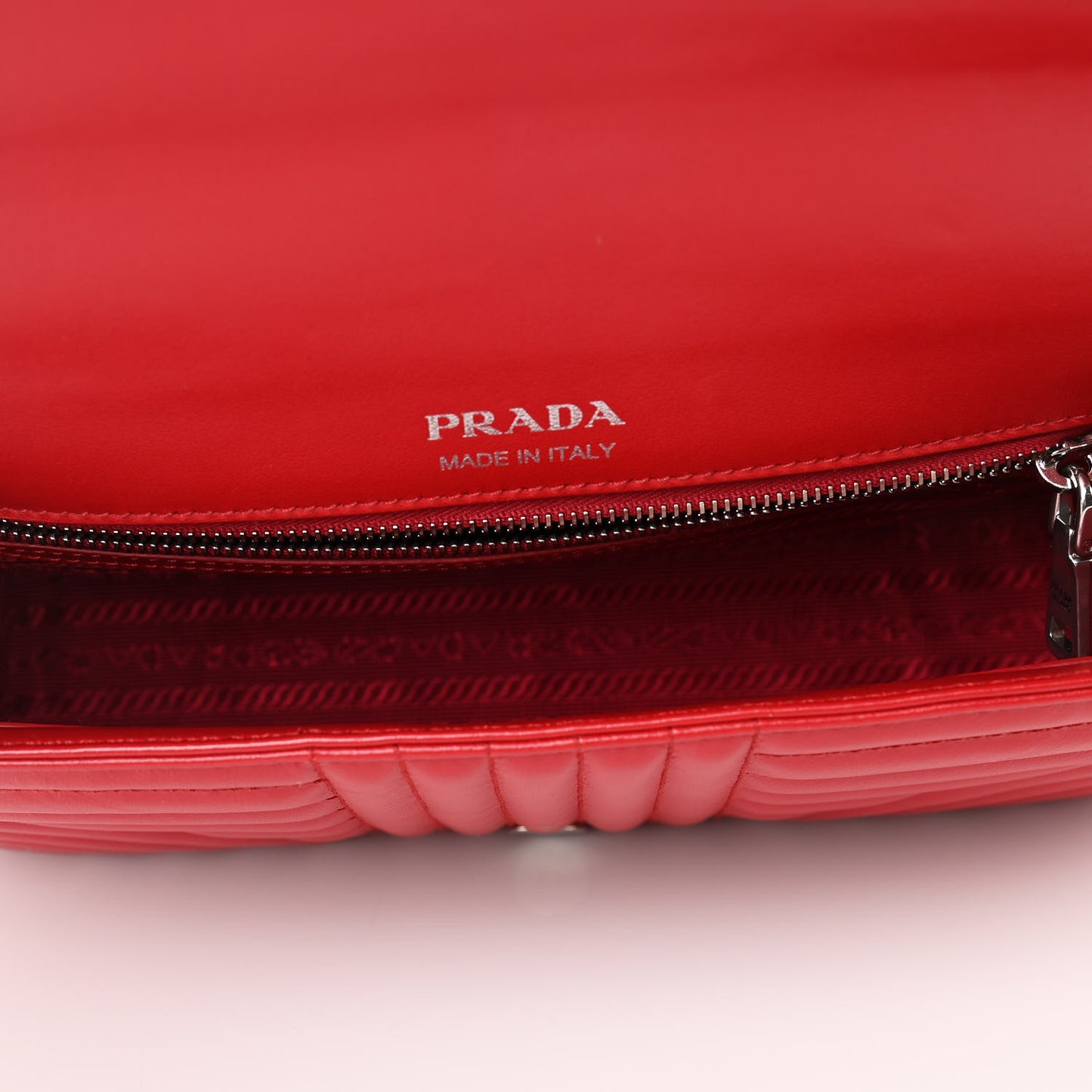 Soft Calfskin Impunture Diagramme Medium Chain Flap Shoulder Bag Fuoco