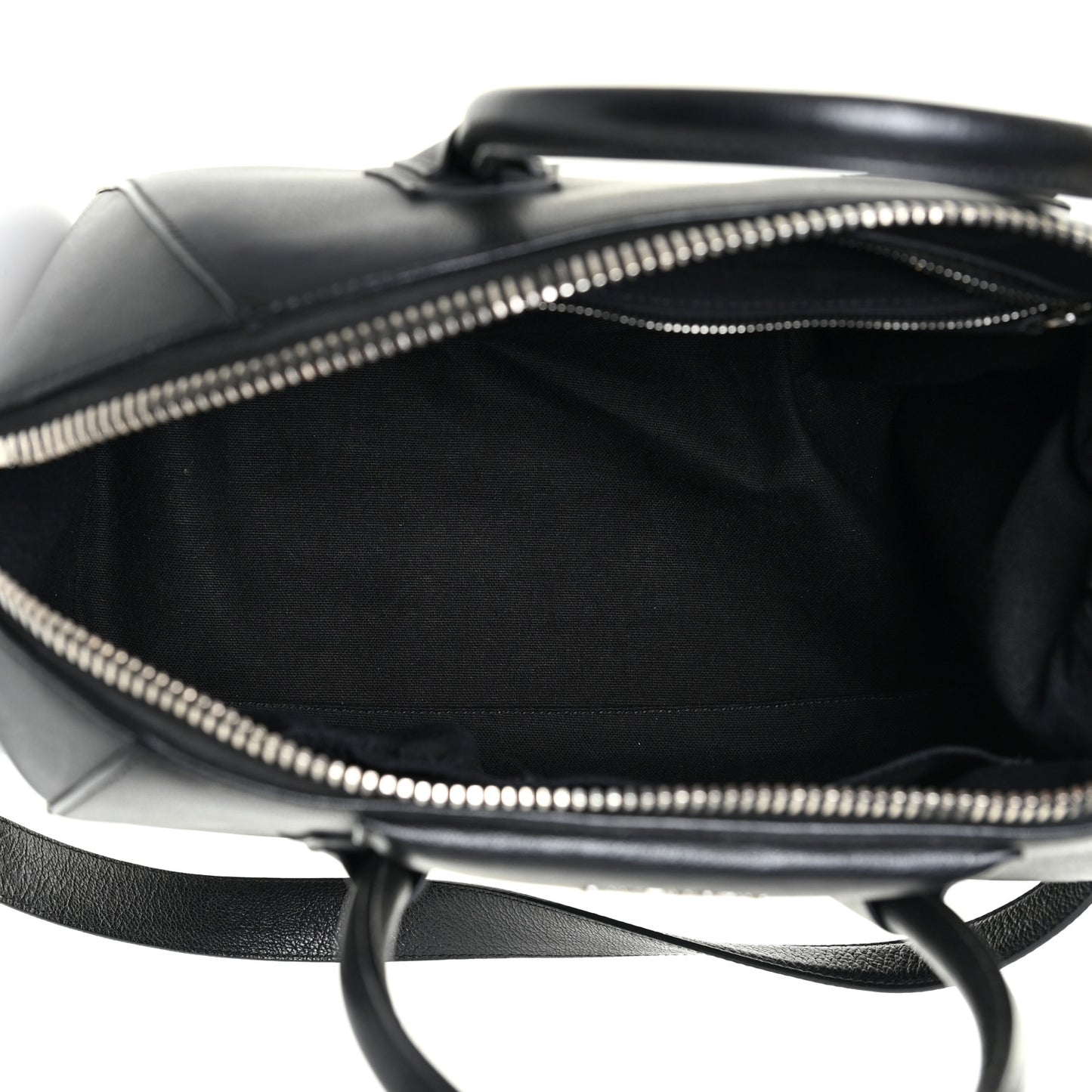 Sugar Goatskin Medium Antigona Black