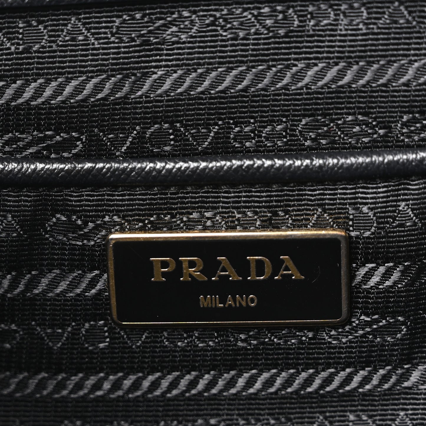 Saffiano Medium Galleria Double Zip Tote Black