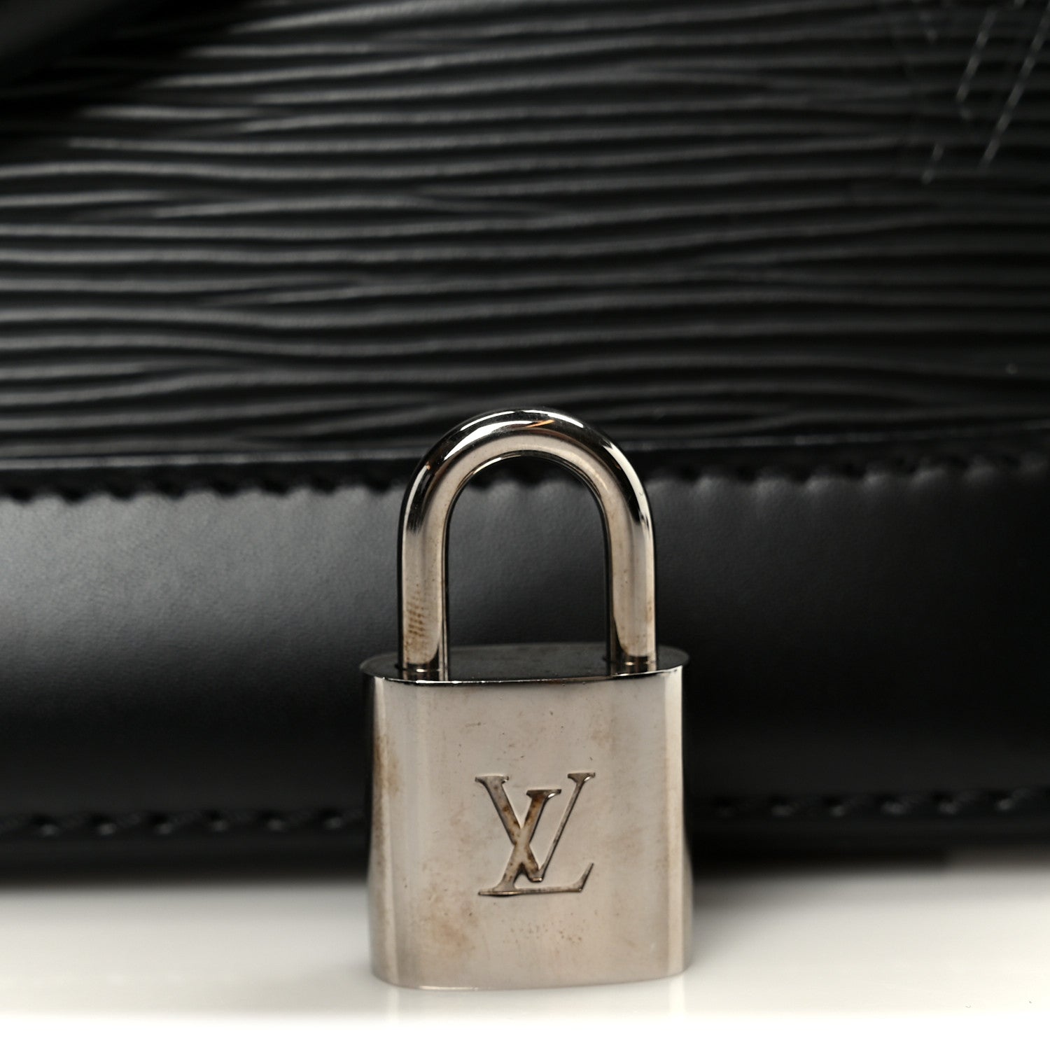Louis Vuitton Epi Alma BB Black 7 of 13
