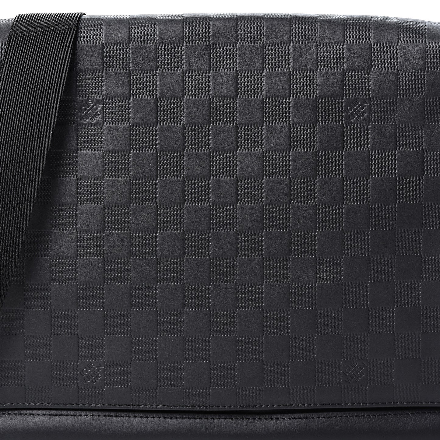 Damier Infini District MM Onyx