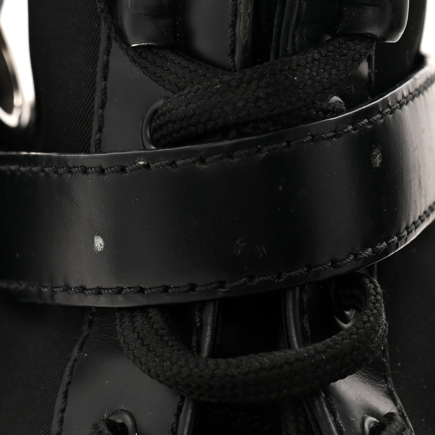 Spazzolato Rois Re-Nylon Metal Triangle Logo Monolith Pouch Pocket 55mm Boots 39.5 Black