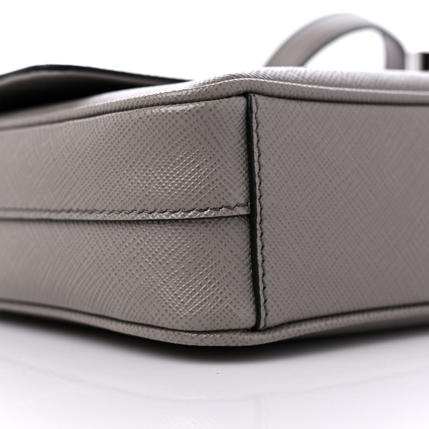 Saffiano Pattina Sound Chain Crossbody Bag Grey