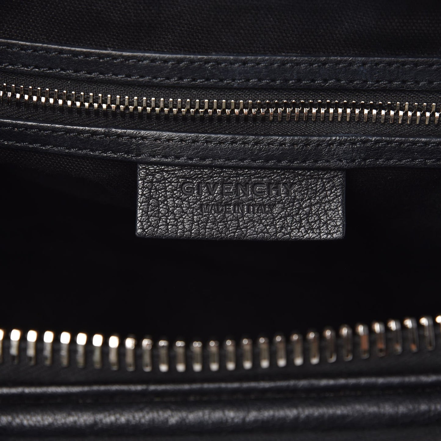 Sugar Goatskin Medium Antigona Black