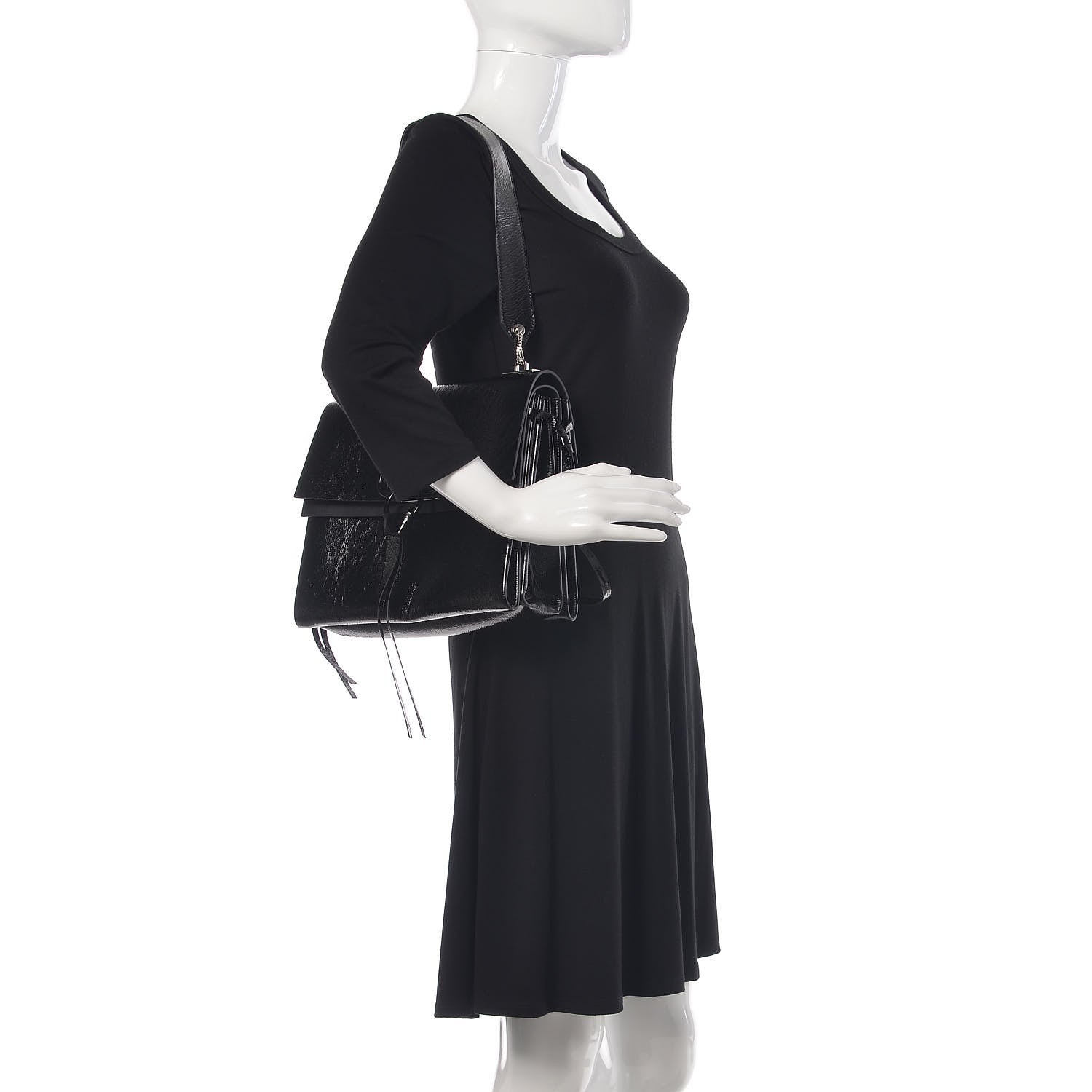 Valentino Garavani Textured Patent Calfskin Medium Vring Shoulder Bag Black 2 of 11