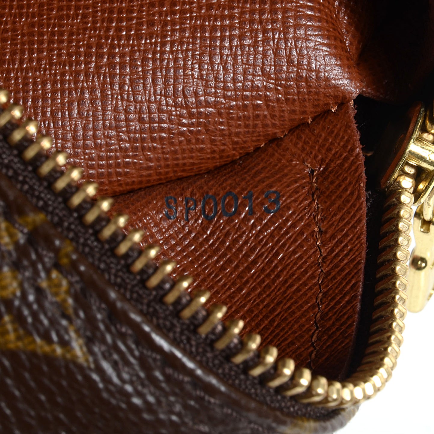 Monogram Papillon 26