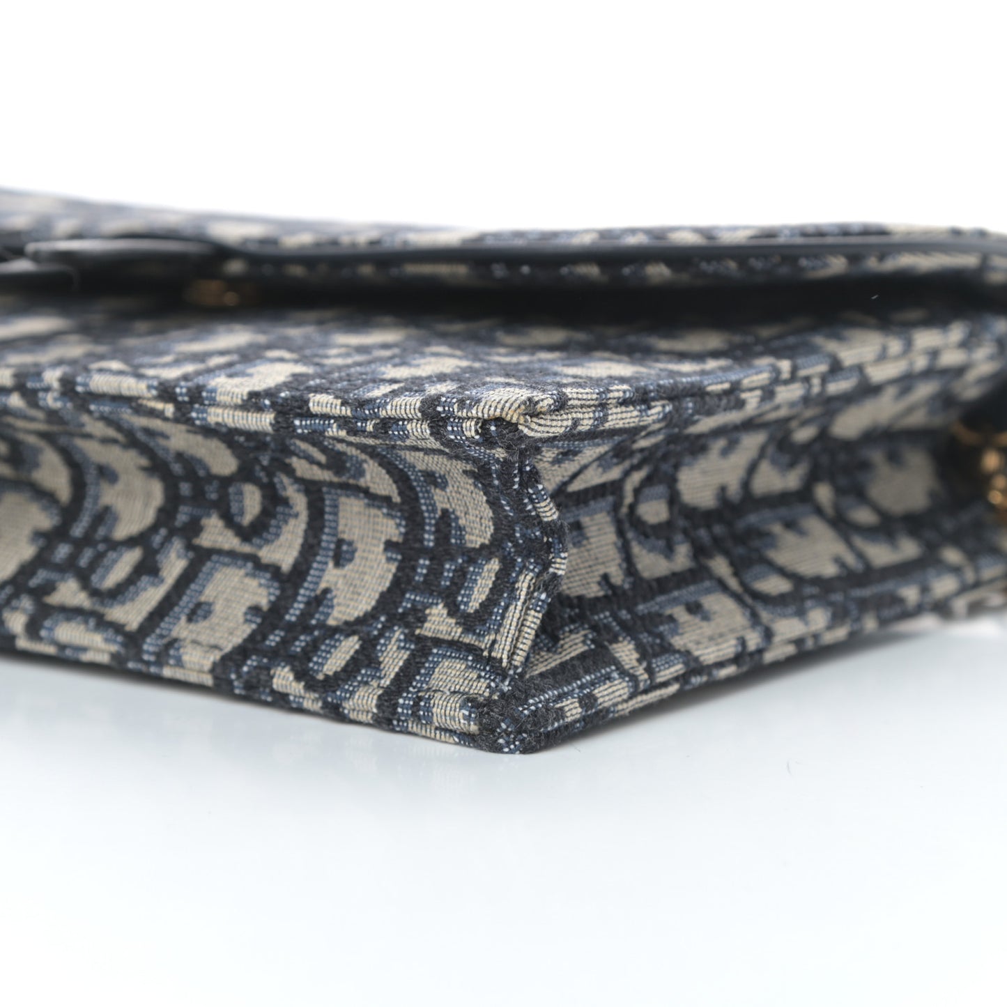 Oblique Saddle Chain Pouch Blue