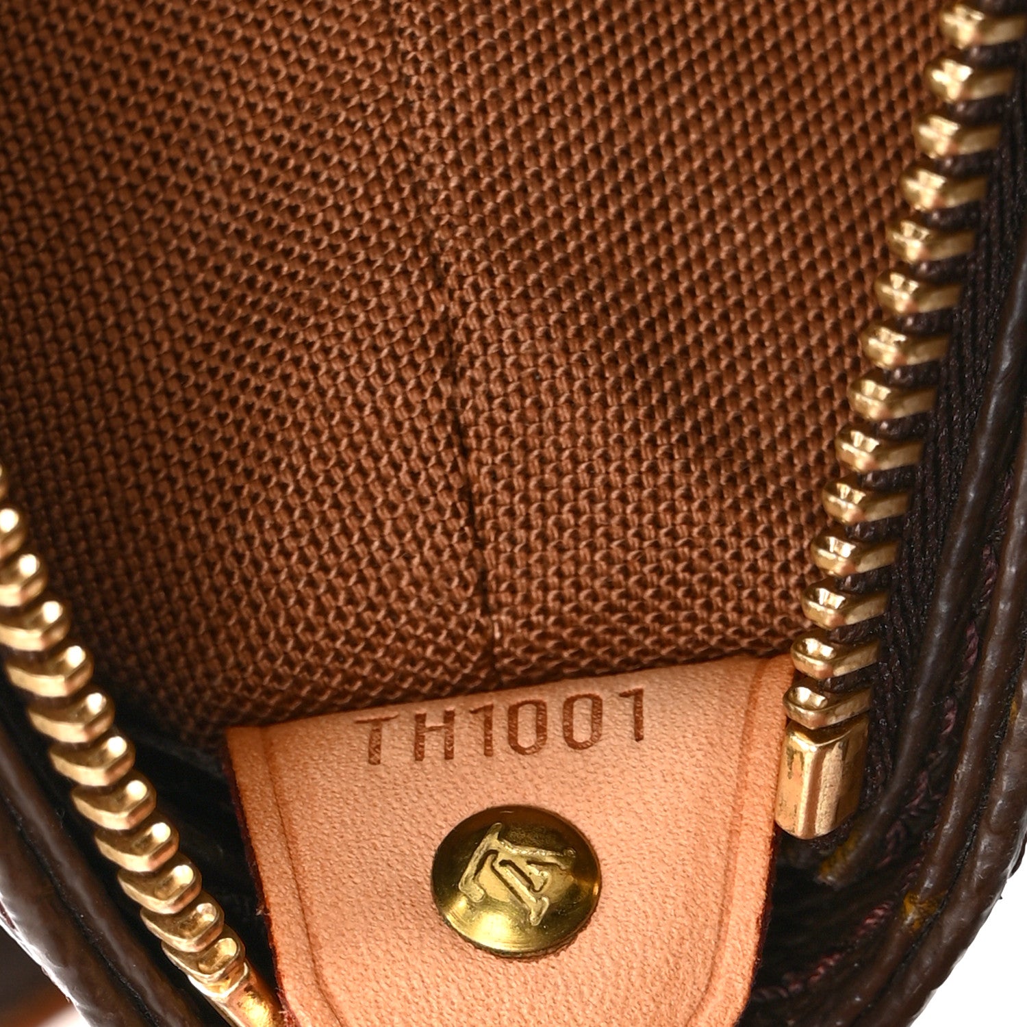 Louis Vuitton Monogram Cabas Mezzo 7 of 10