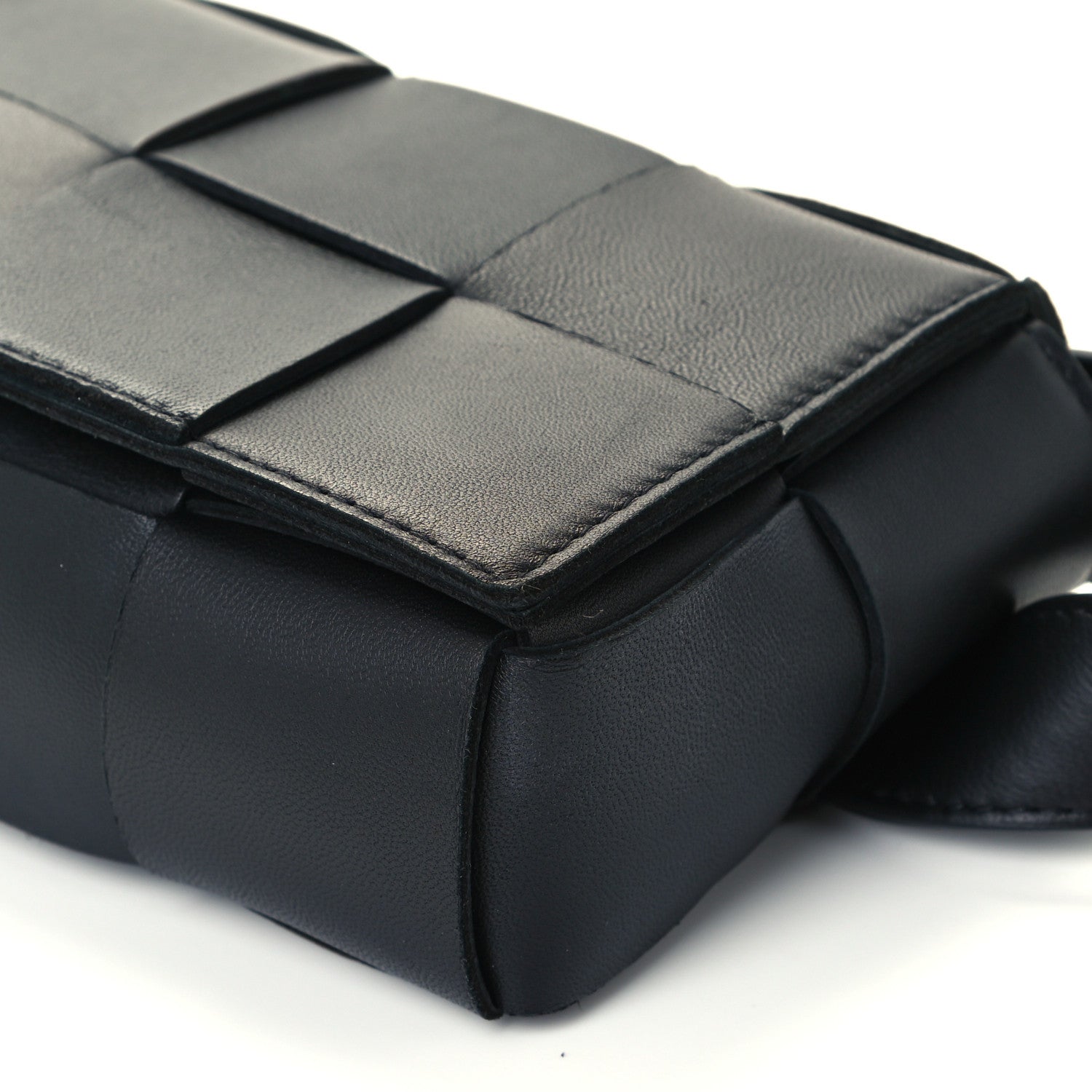 Bottega Veneta Nappa Maxi Intreccio The Belt Cassette Bag Black 11 of 11