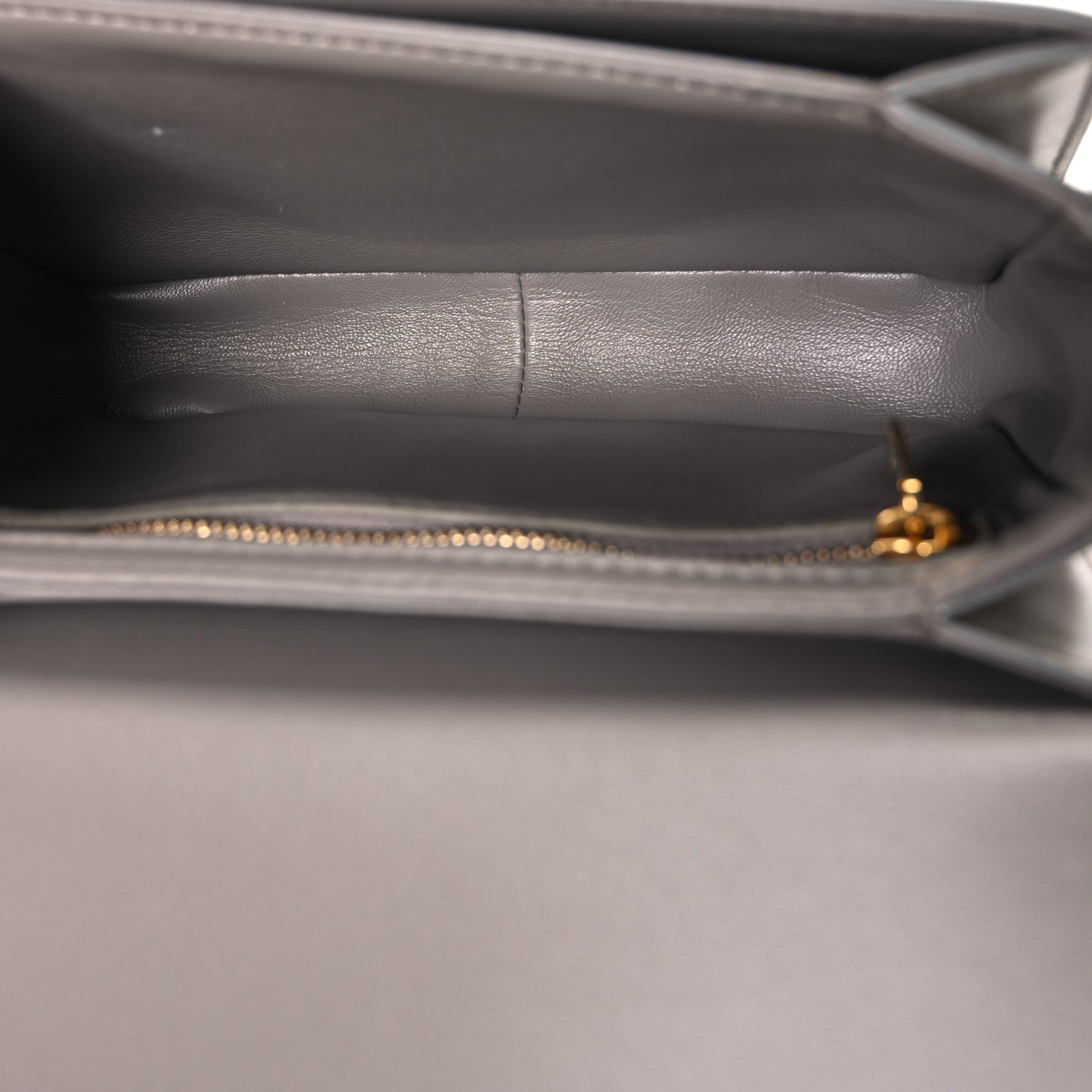 Shiny Calfskin Teen Triomphe Pebble