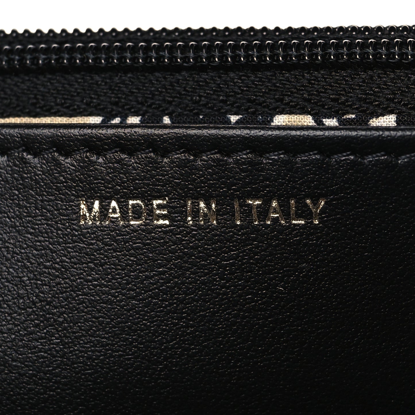 Caviar Quilted Striated CC Wallet On Chain WOC Black