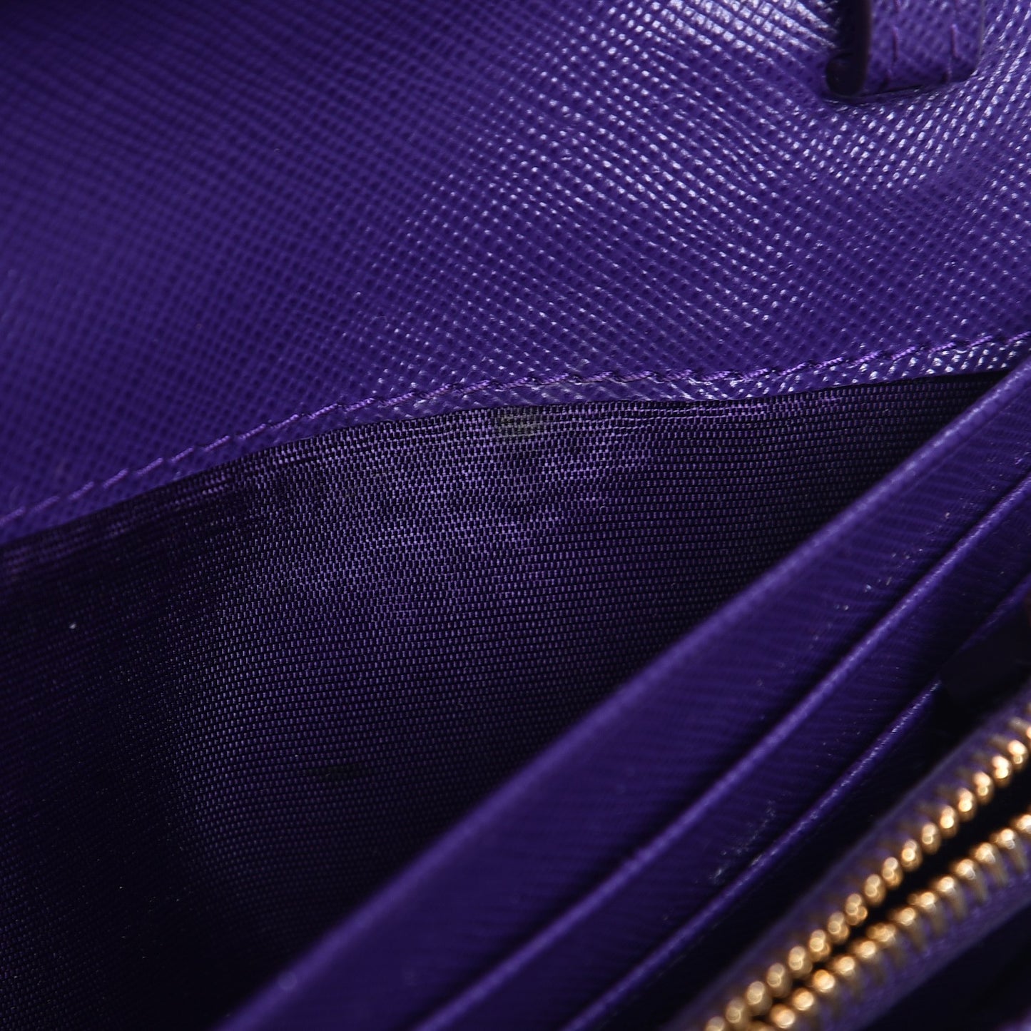 Saffiano Metal Oro Chain Wallet Viola
