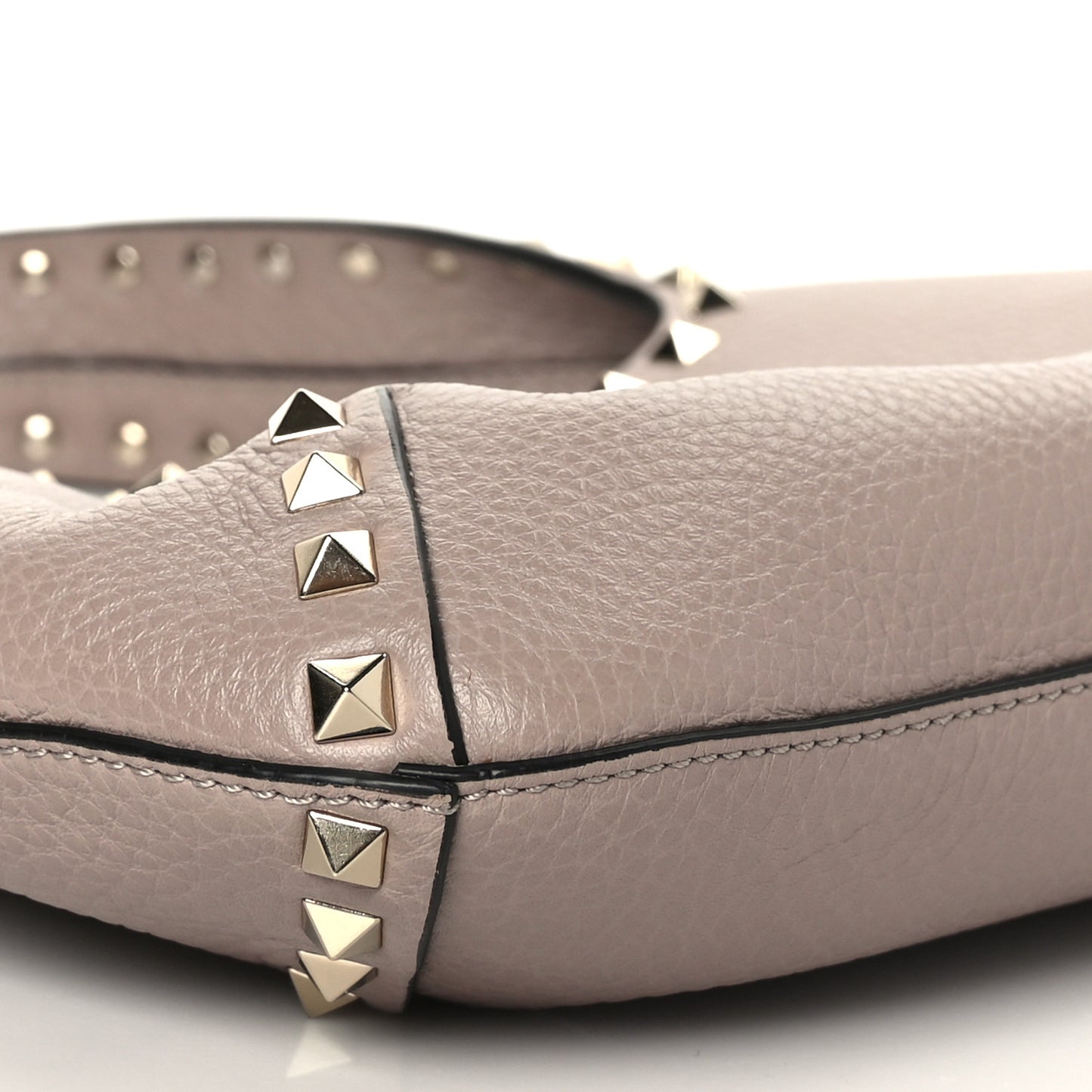 Pebbled Calfskin Small Rockstud Flip Lock Hobo Poudre