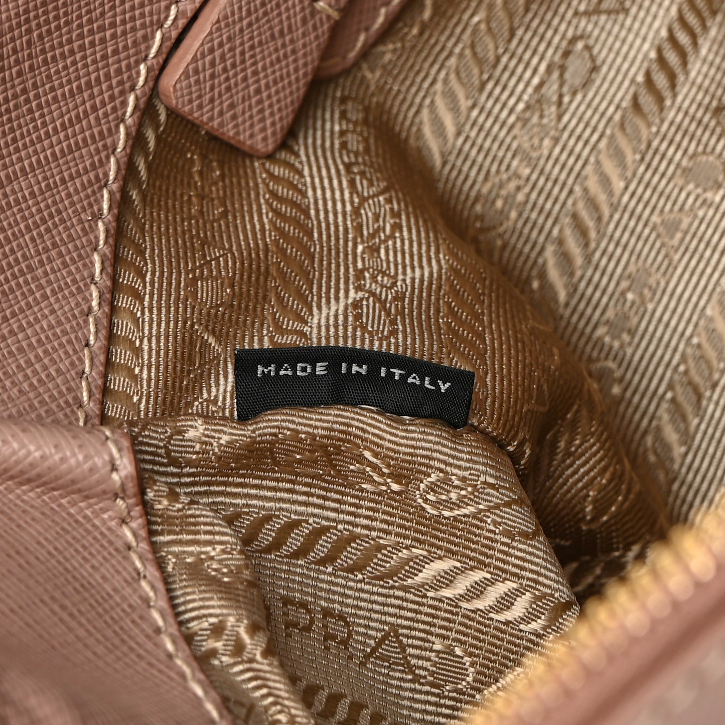 Saffiano Medium Galleria Double Zip Tote Cammeo