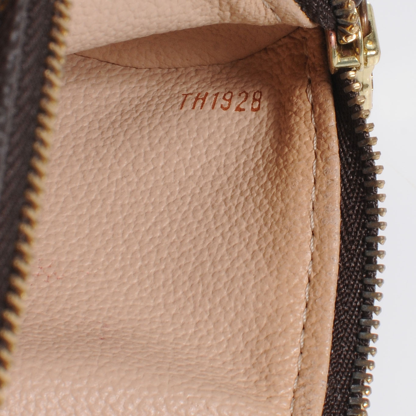 Monogram Trousse Ronde 20 Makeup Case