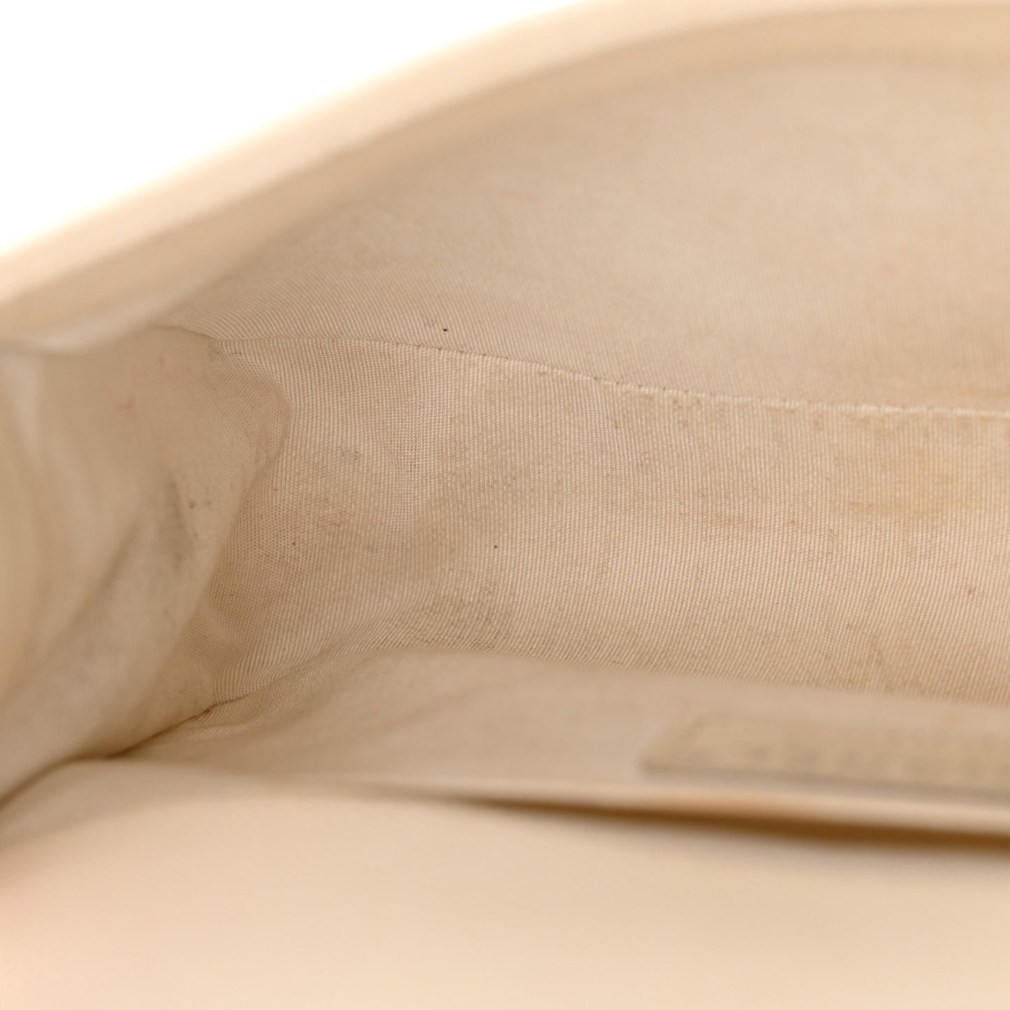 Caviar Quilted Medium Boy Flap Ivory