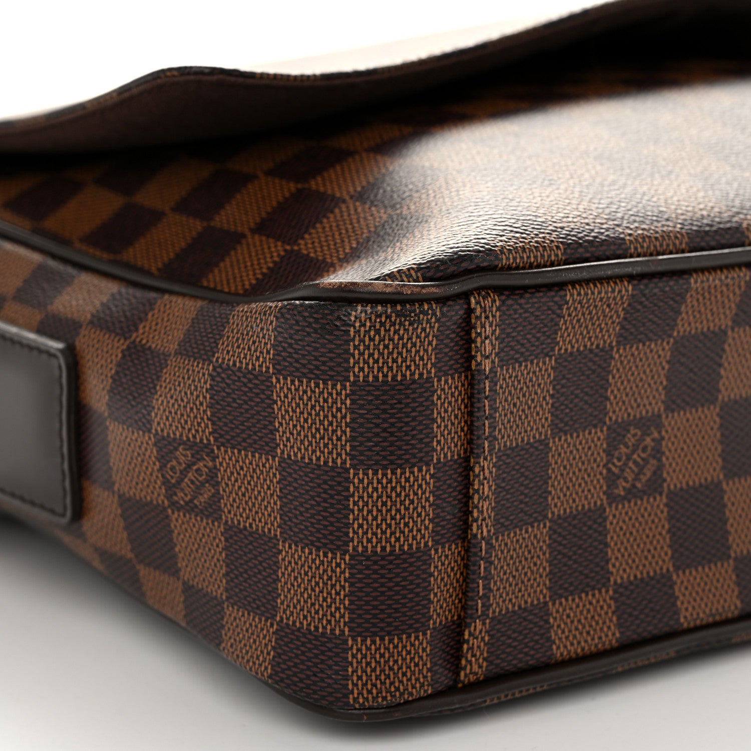 Louis Vuitton Damier Ebene Shelton MM 8 of 9