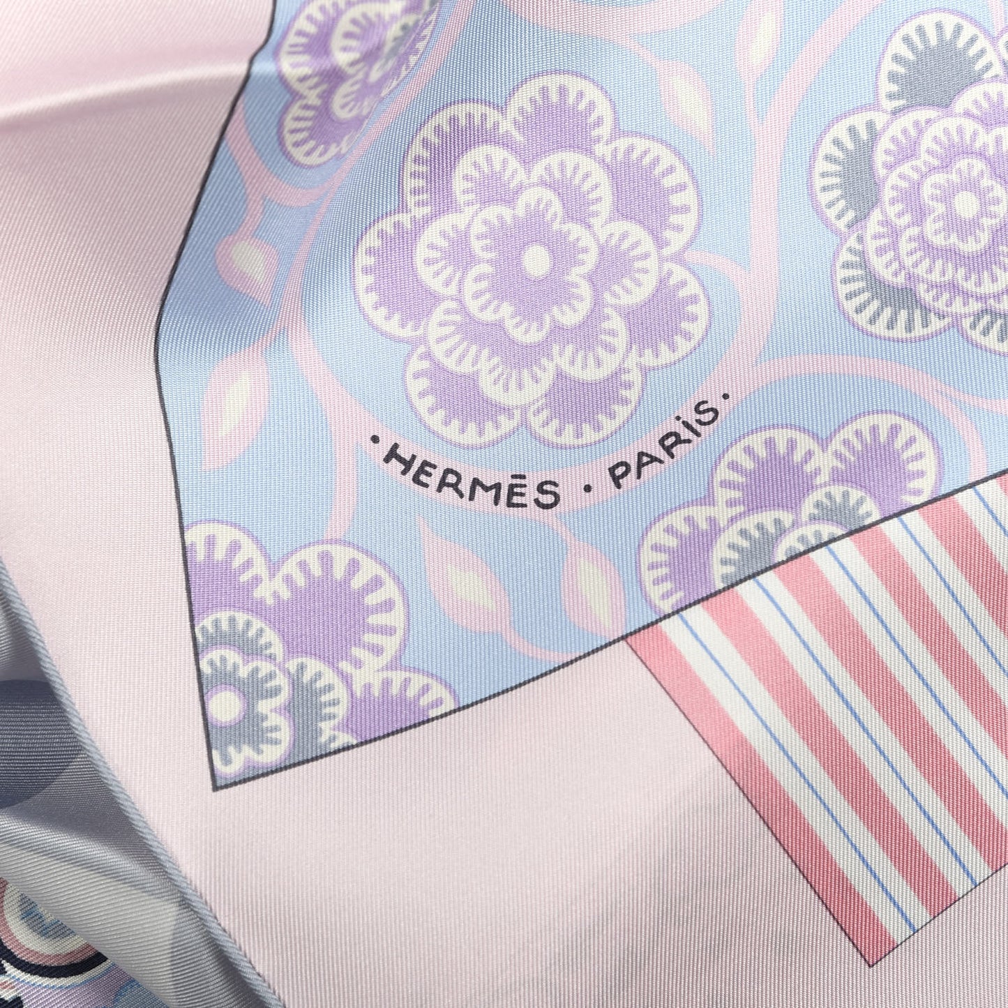 Silk L'Art du Sarasa Scarf 90 Rose Pale Gris Perle Mauve