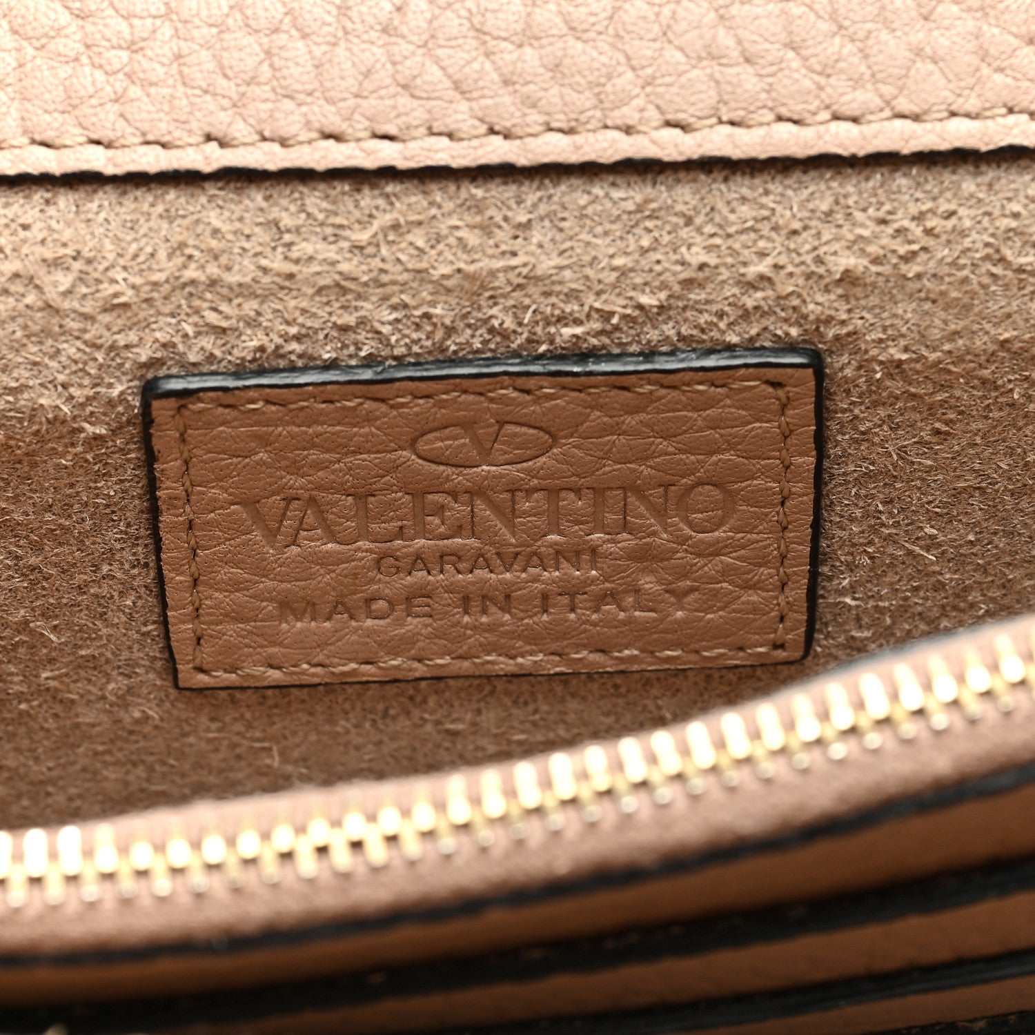 Valentino Garavani Pebbled Calfskin Rockstud Wallet On Chain Poudre 6 of 12