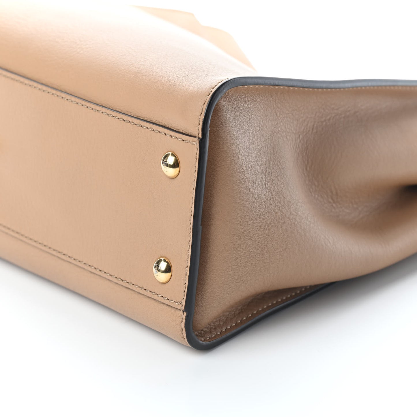 Vitello Seta Medium Peekaboo Iconic Satchel Cuoio