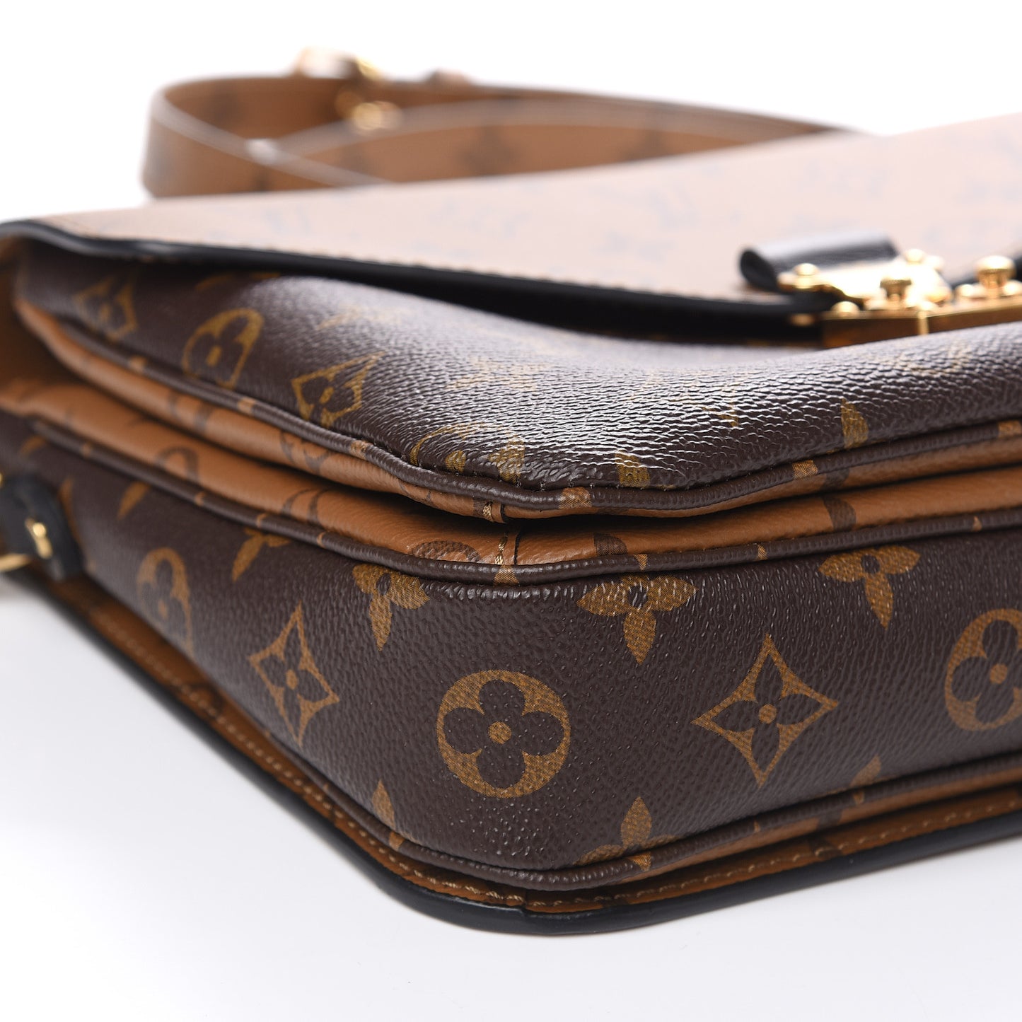 Reverse Monogram Pochette Metis