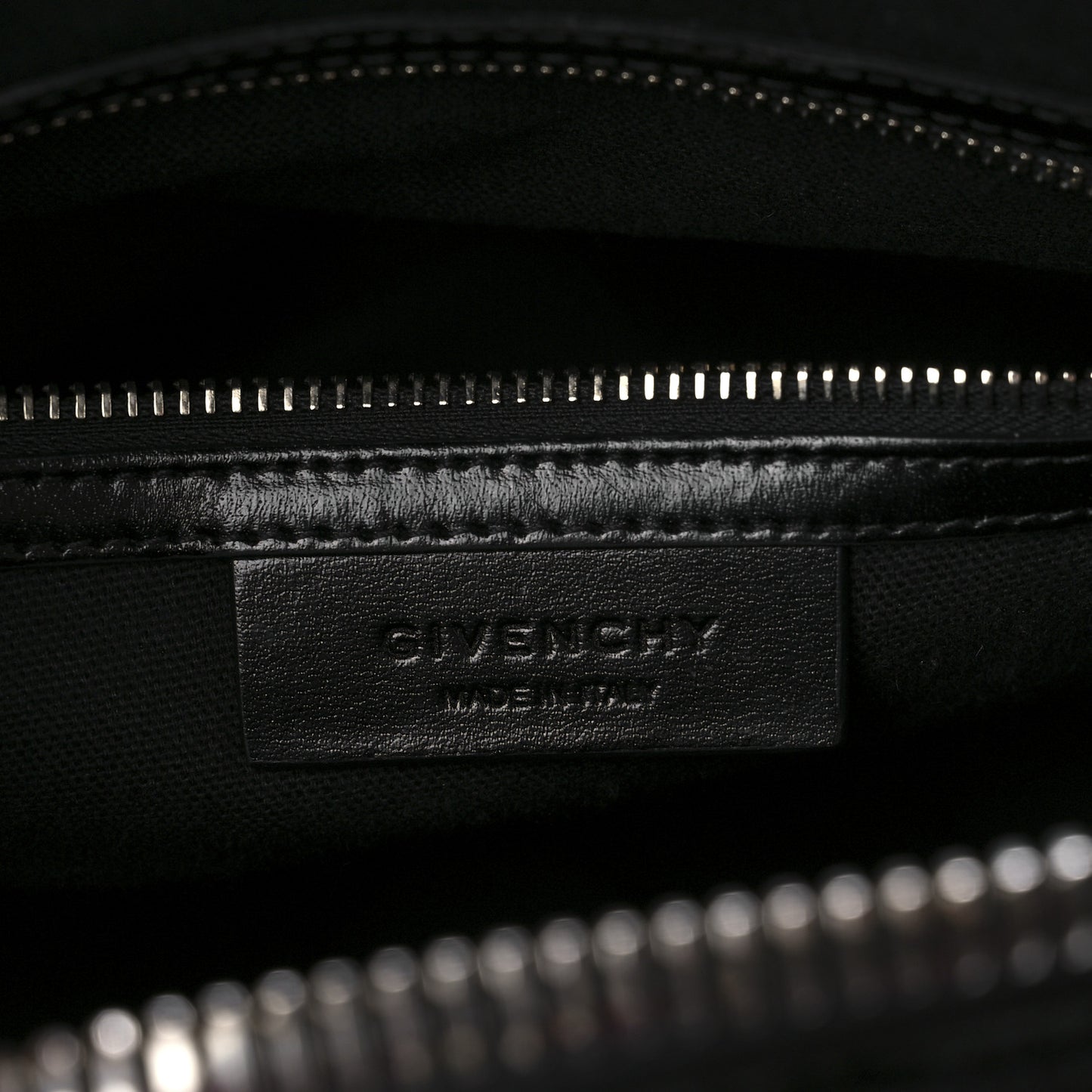 Shiny Lord Calfskin Small Antigona Black